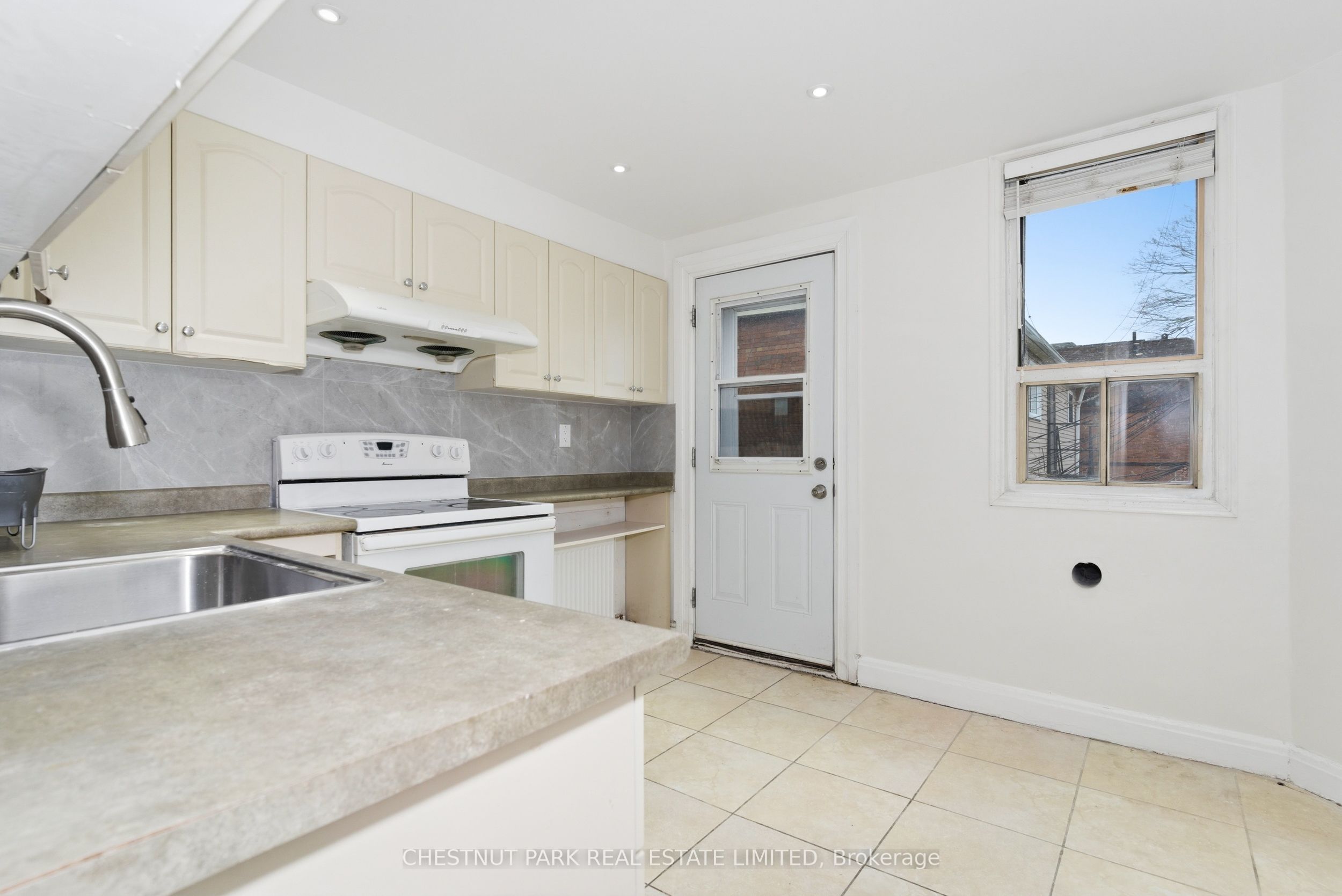41 Roncesvalles Avenue Property Photo 14