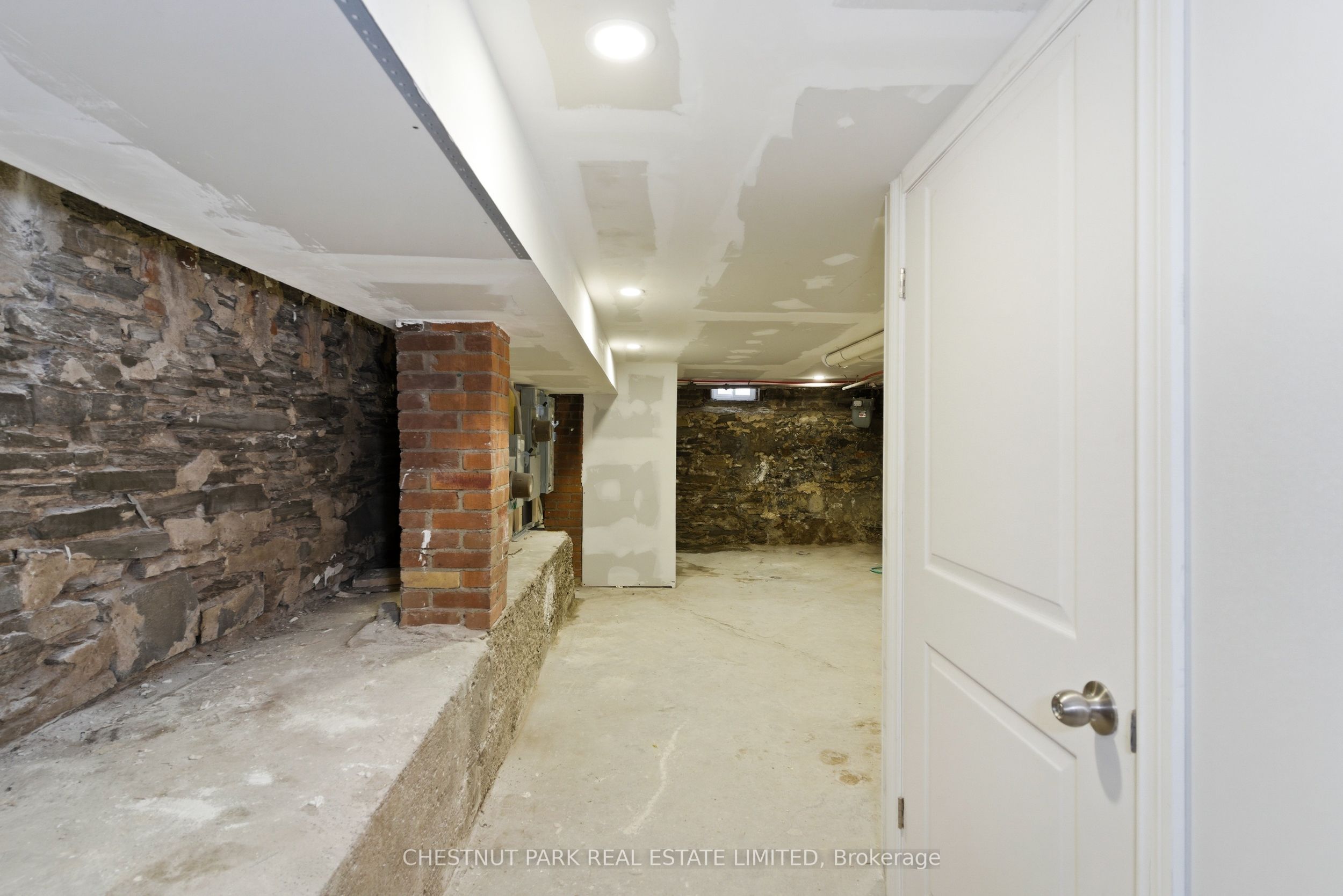 41 Roncesvalles Avenue Property Photo 32