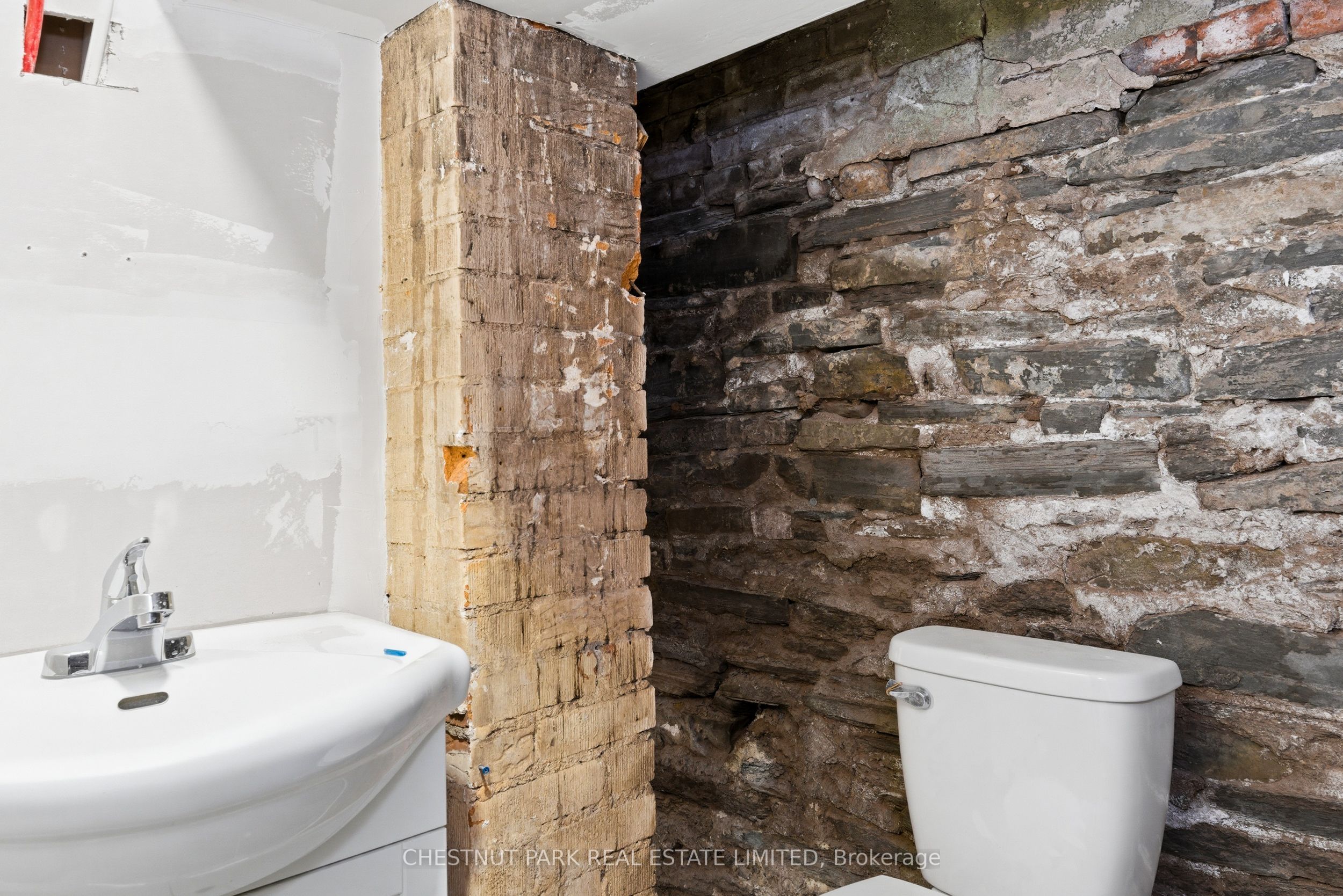 41 Roncesvalles Avenue Property Photo 35
