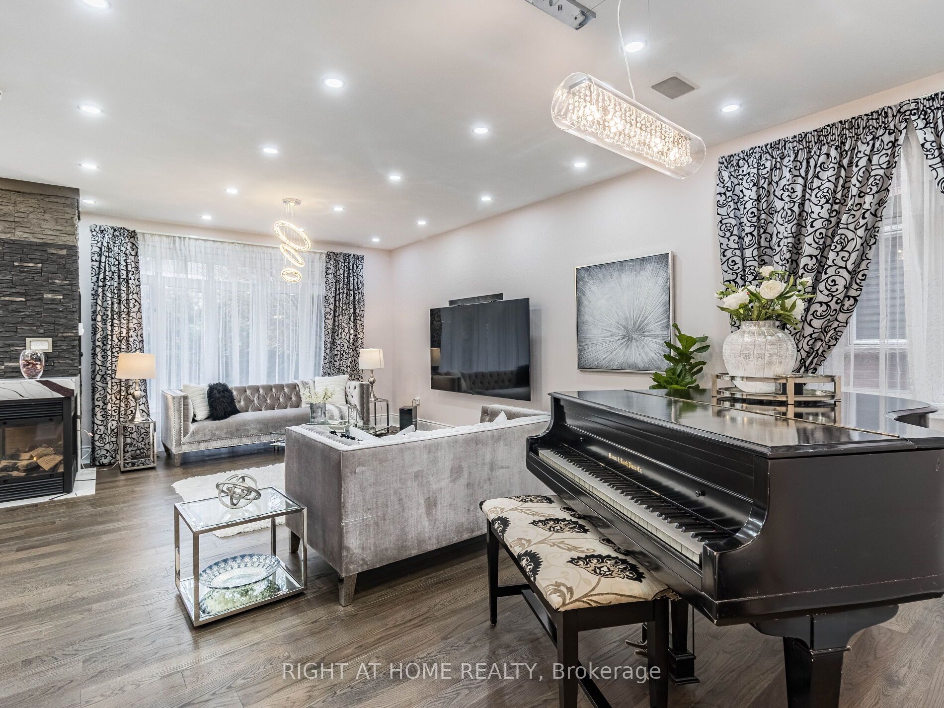 3176 Stocksbridge Avenue Property Photo 19