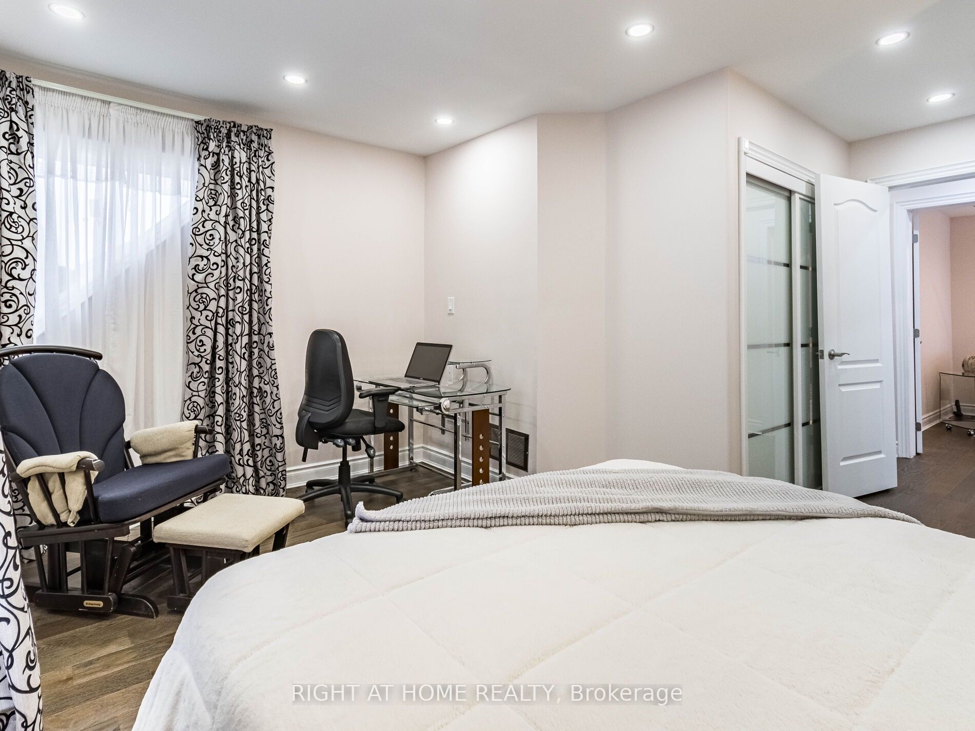 3176 Stocksbridge Avenue Property Photo 33