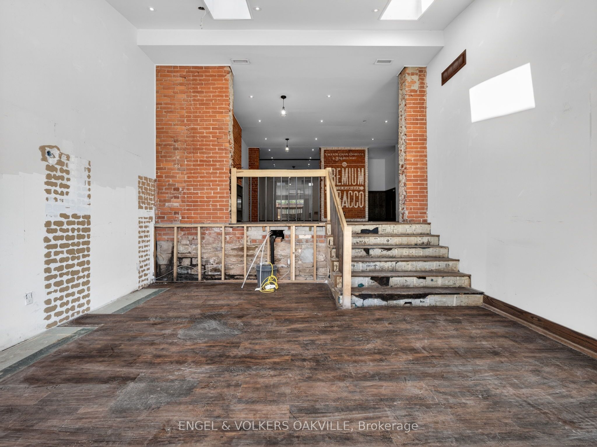 315a Lakeshore Road E Property Photo 4