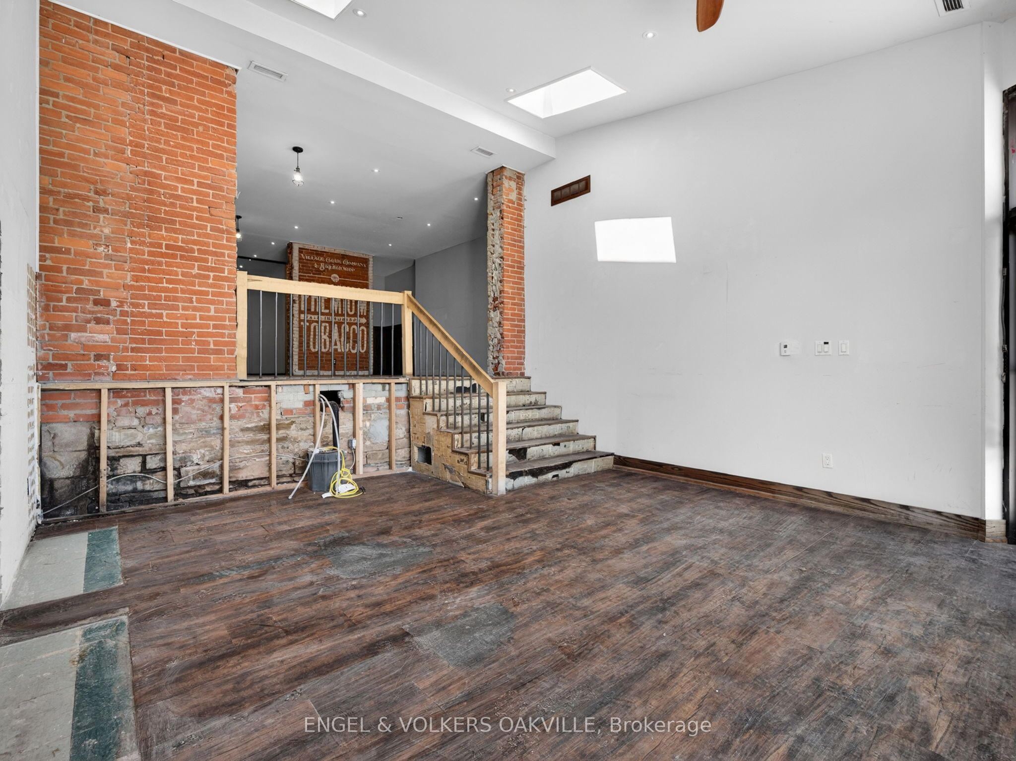 315a Lakeshore Road E Property Photo 6