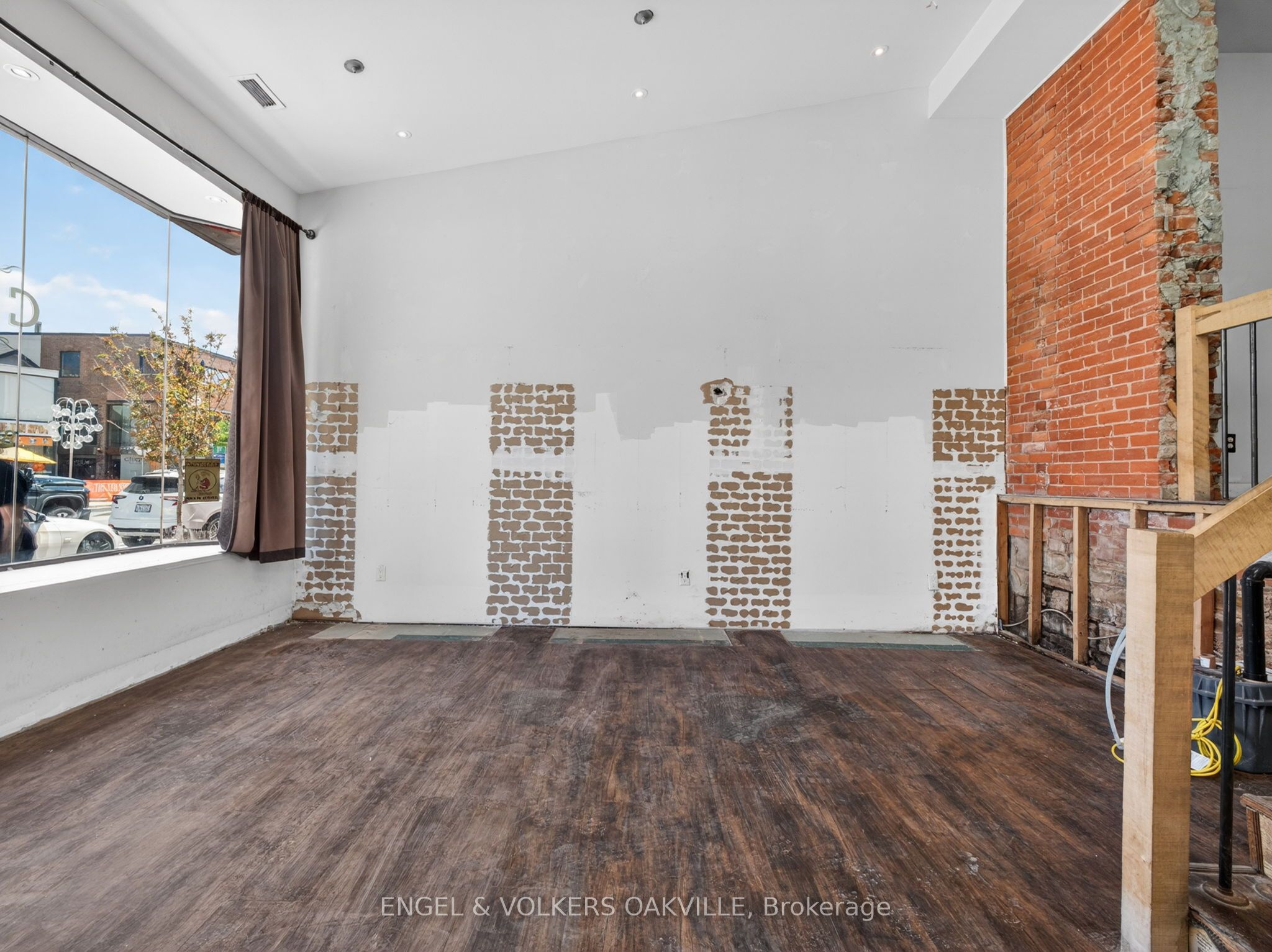 315a Lakeshore Road E Property Photo 7