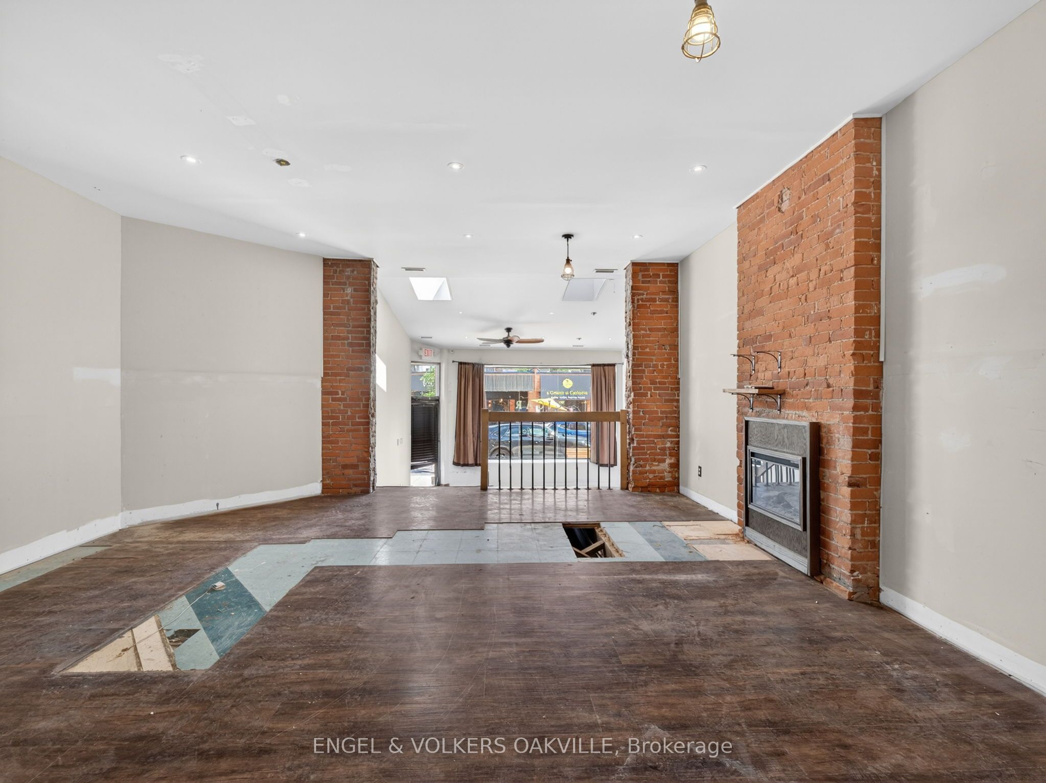 315a Lakeshore Road E Property Photo 14