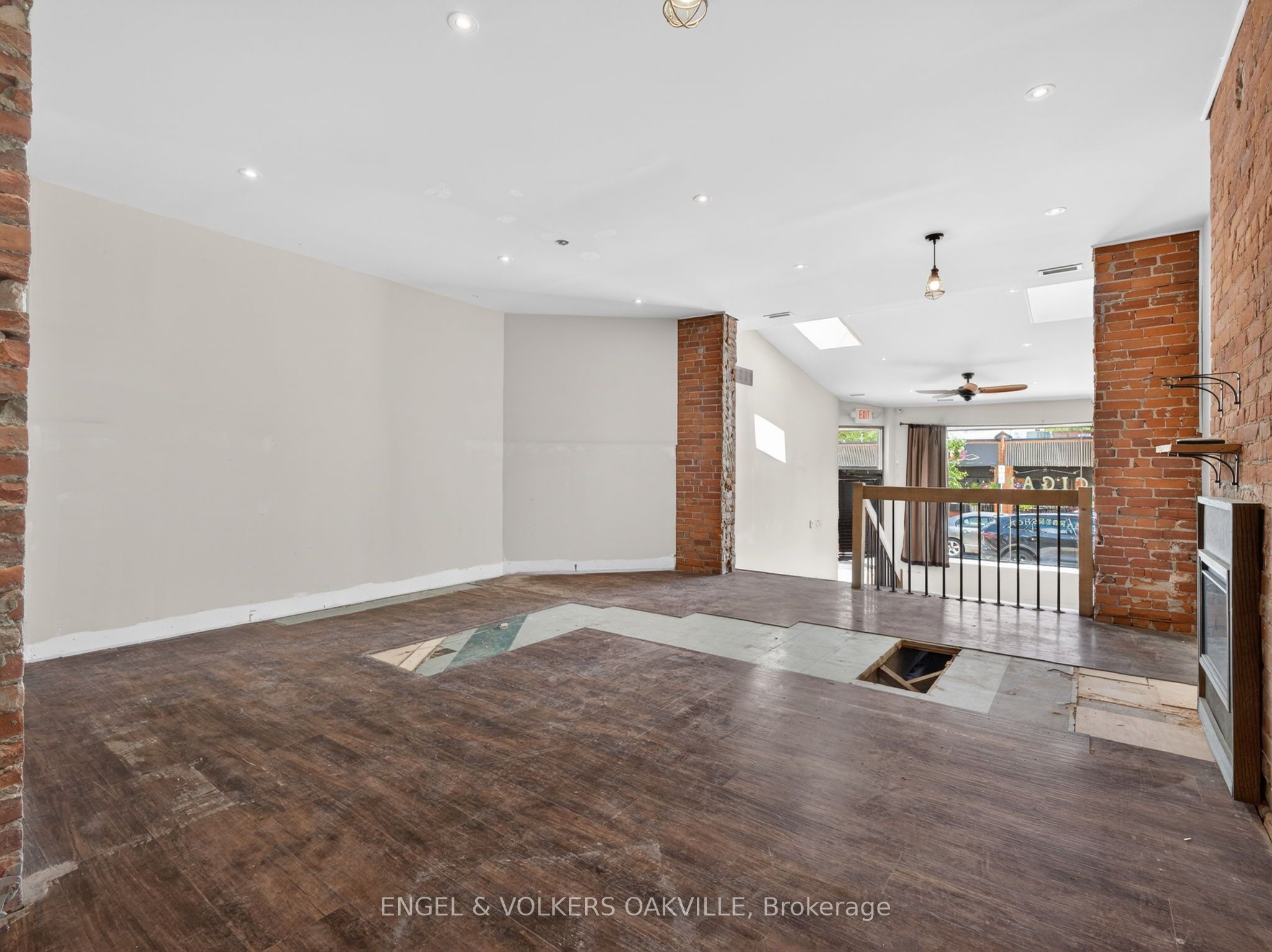 315a Lakeshore Road E Property Photo 15