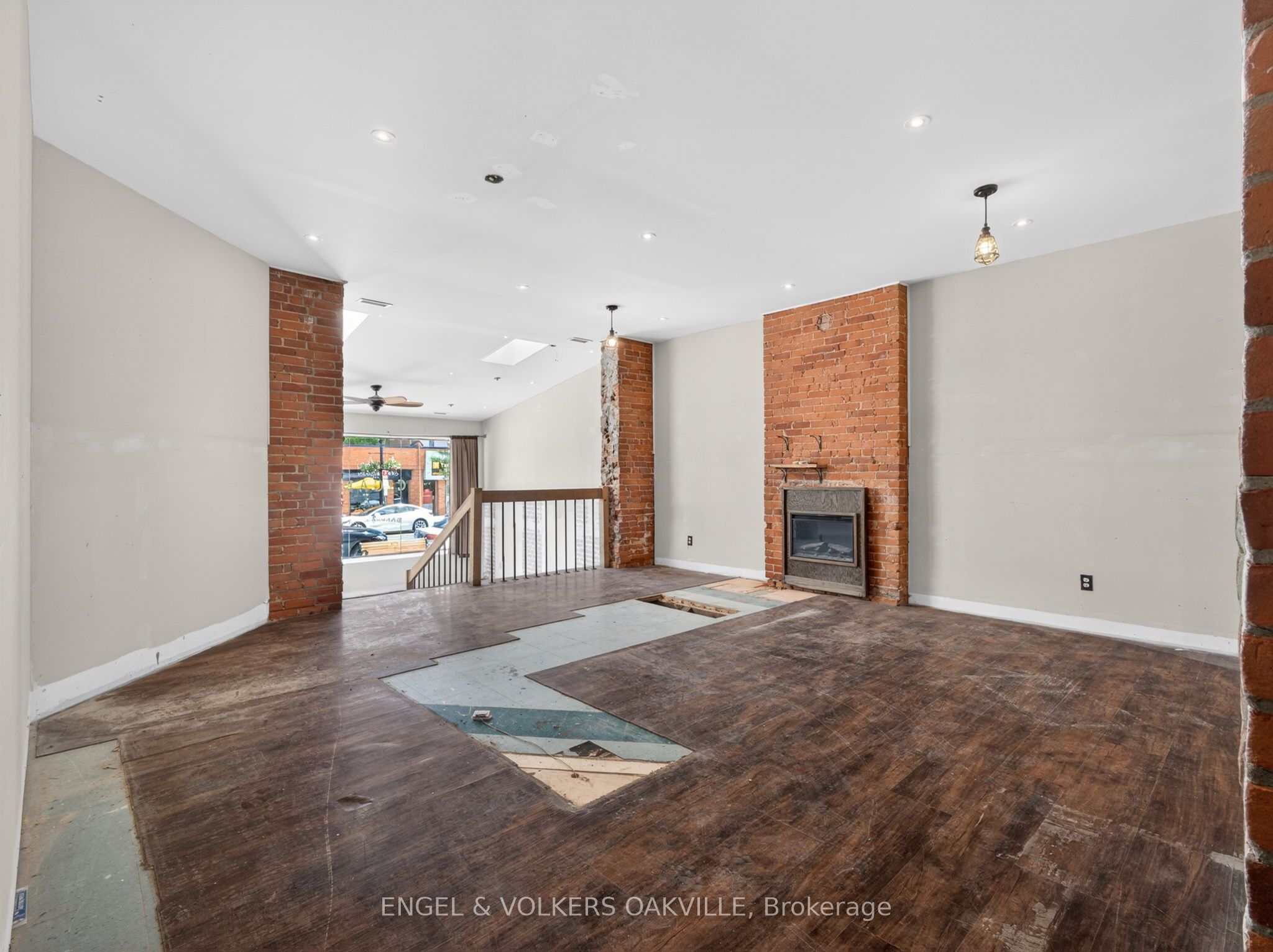 315a Lakeshore Road E Property Photo 16