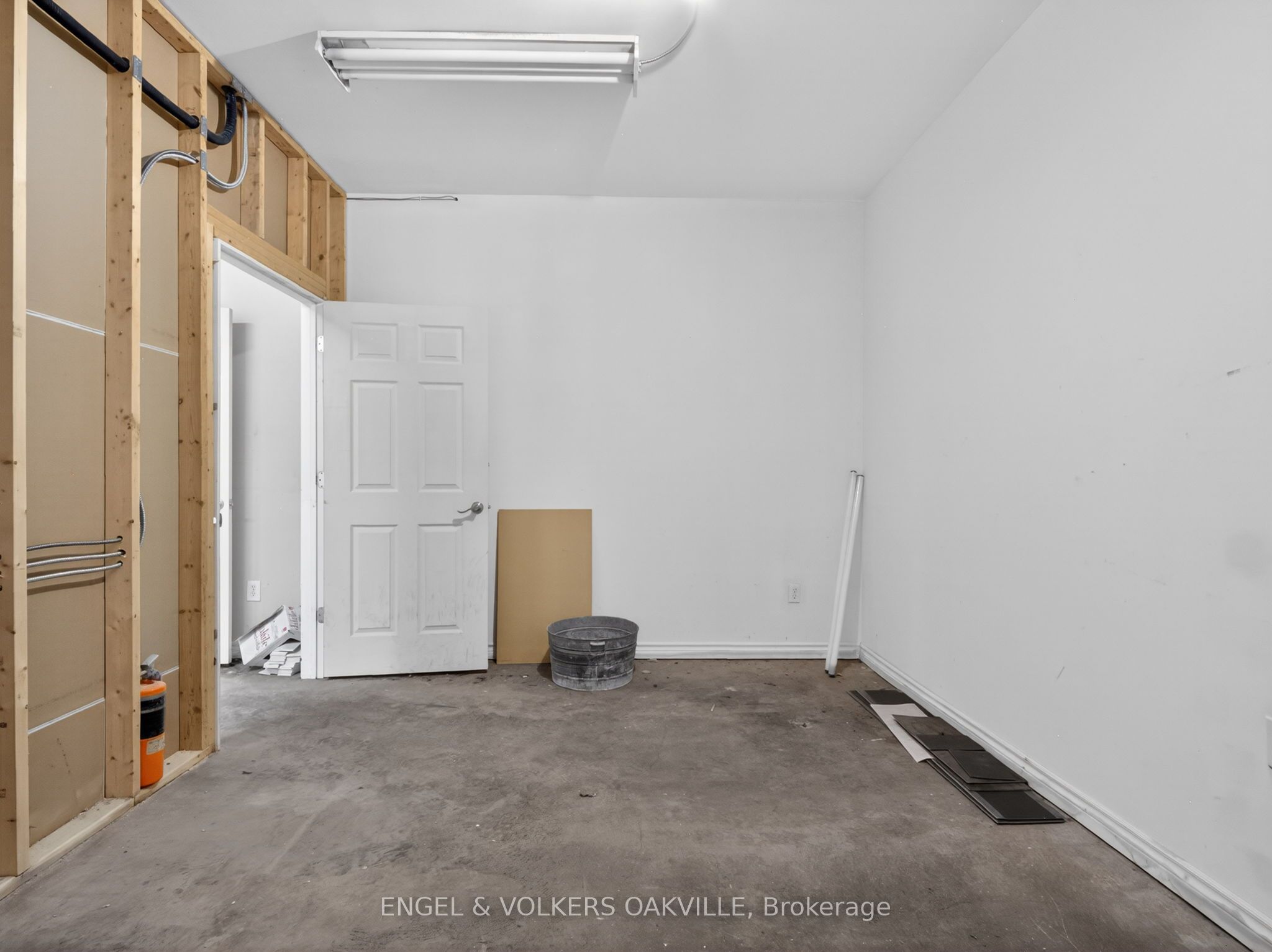 315a Lakeshore Road E Property Photo 26