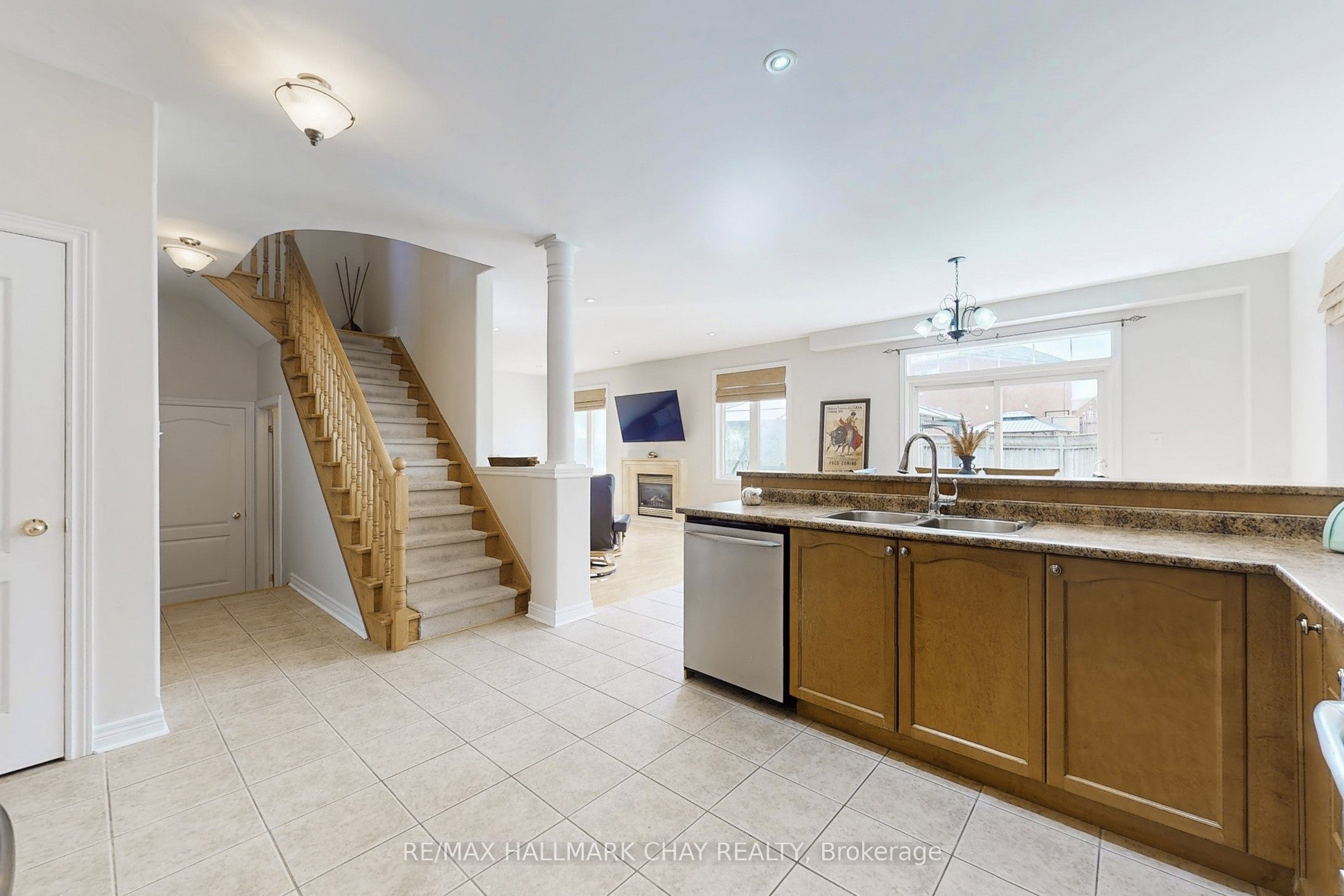 76 Cobblestone Court Property Photo 8