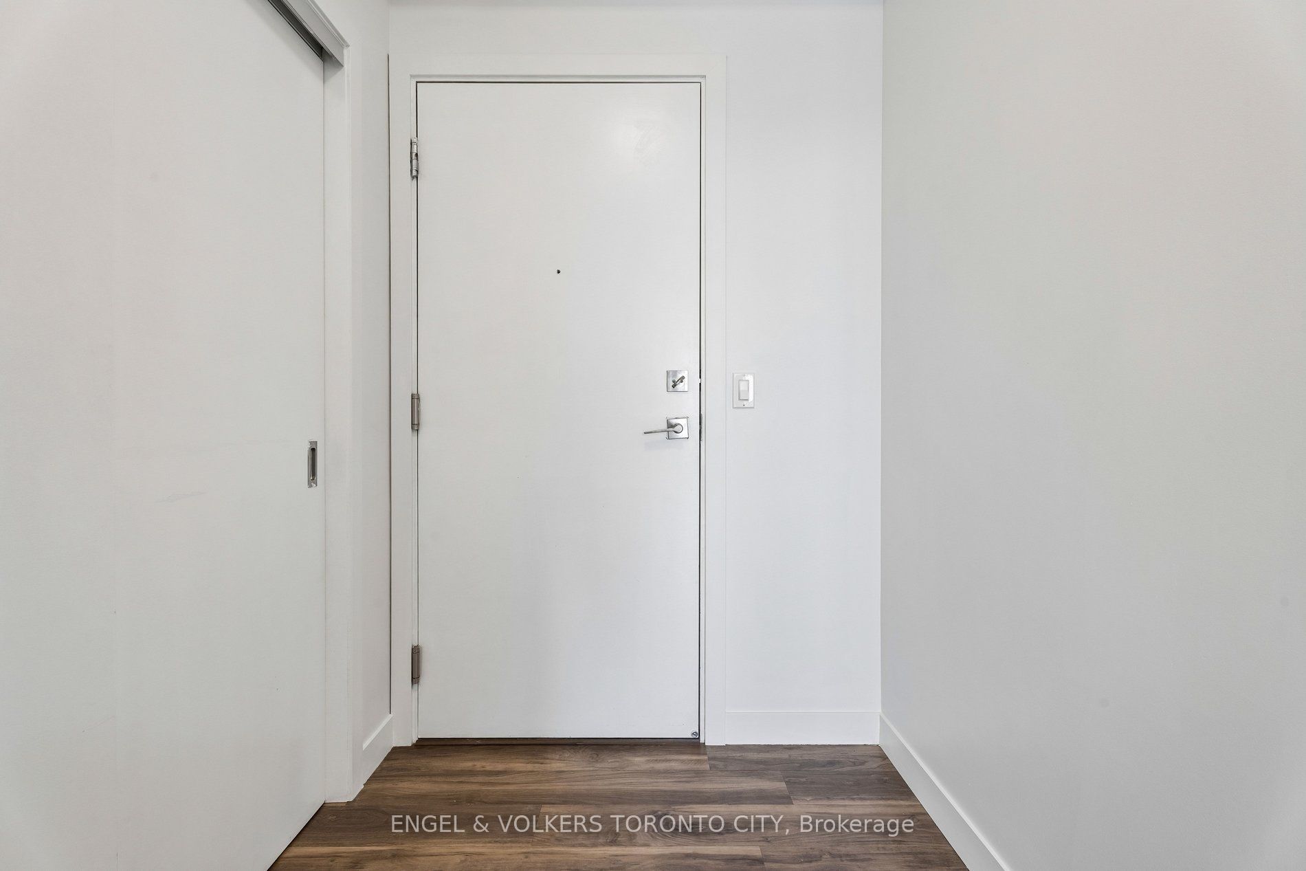 2087 Fairview Street 1404 Property Photo 5