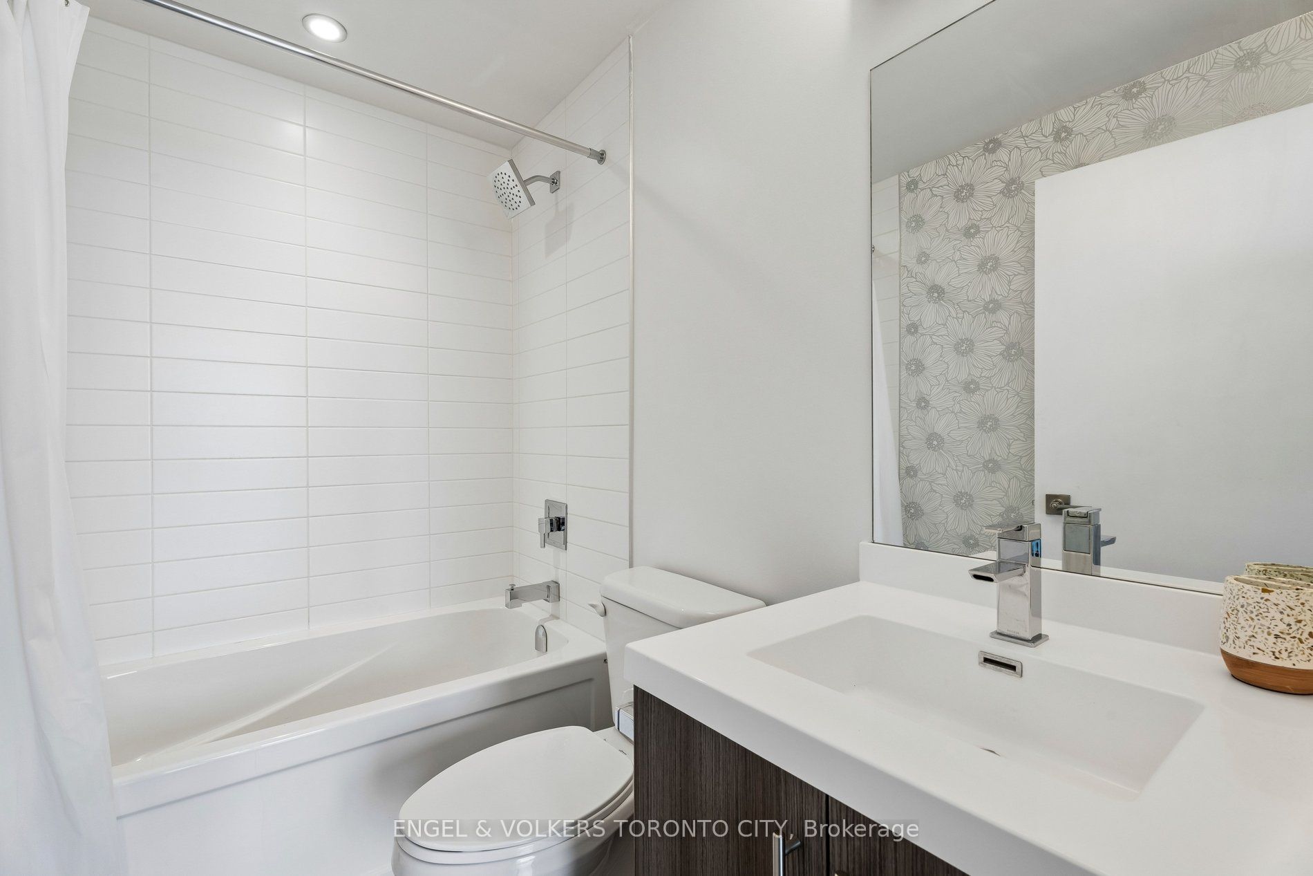 2087 Fairview Street 1404 Property Photo 18