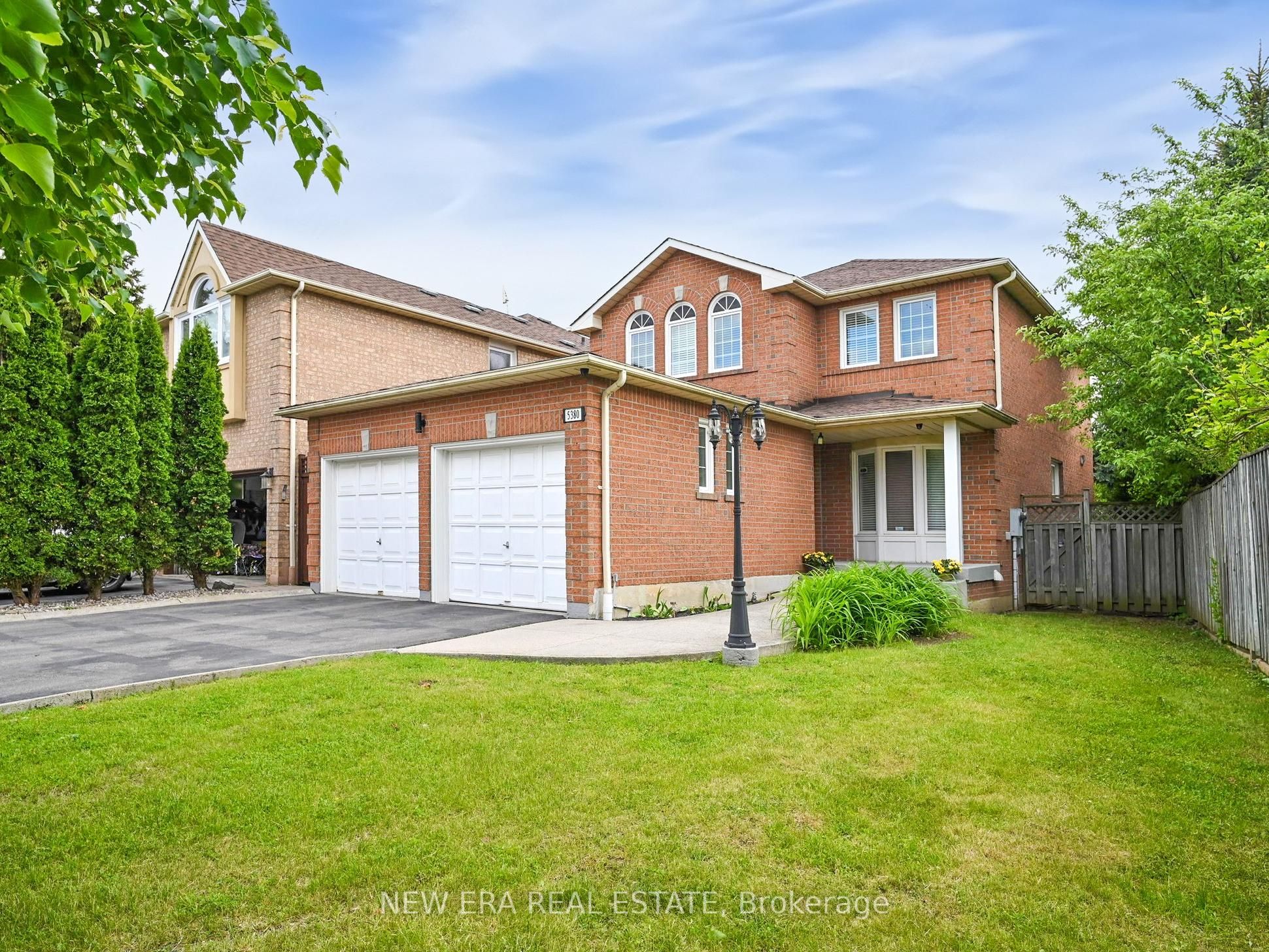 5380 Floral Hill Crescent Property Photo 1