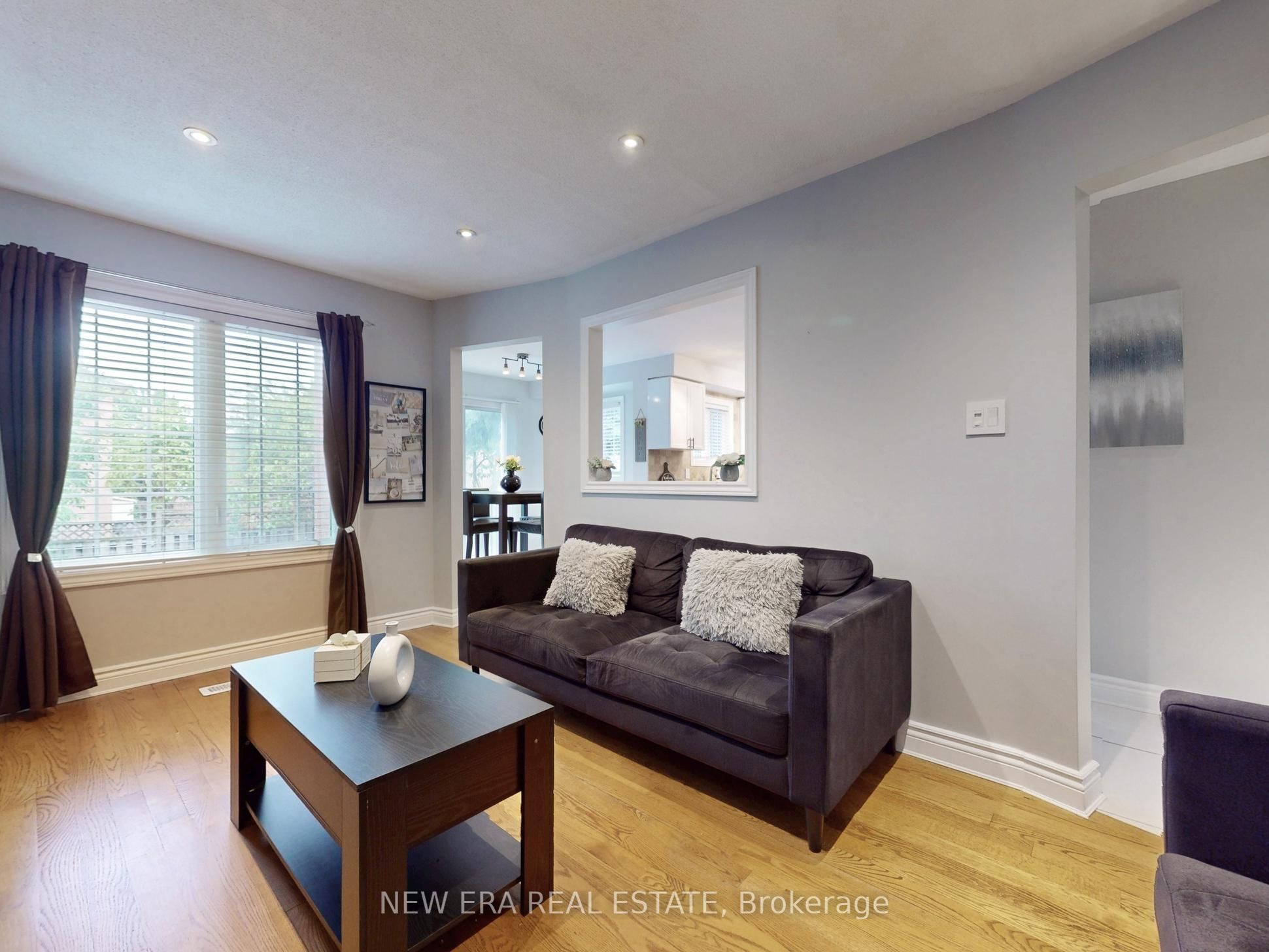 5380 Floral Hill Crescent Property Photo 7