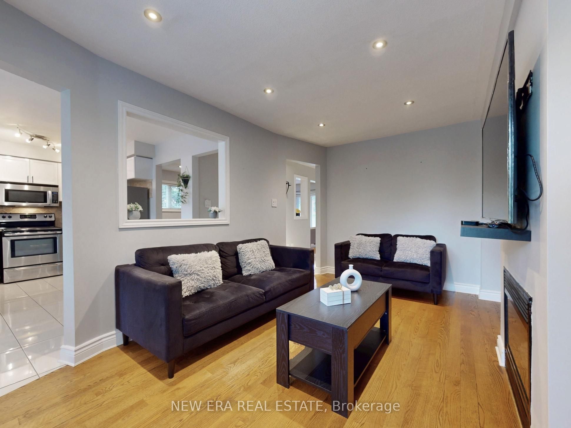 5380 Floral Hill Crescent Property Photo 8