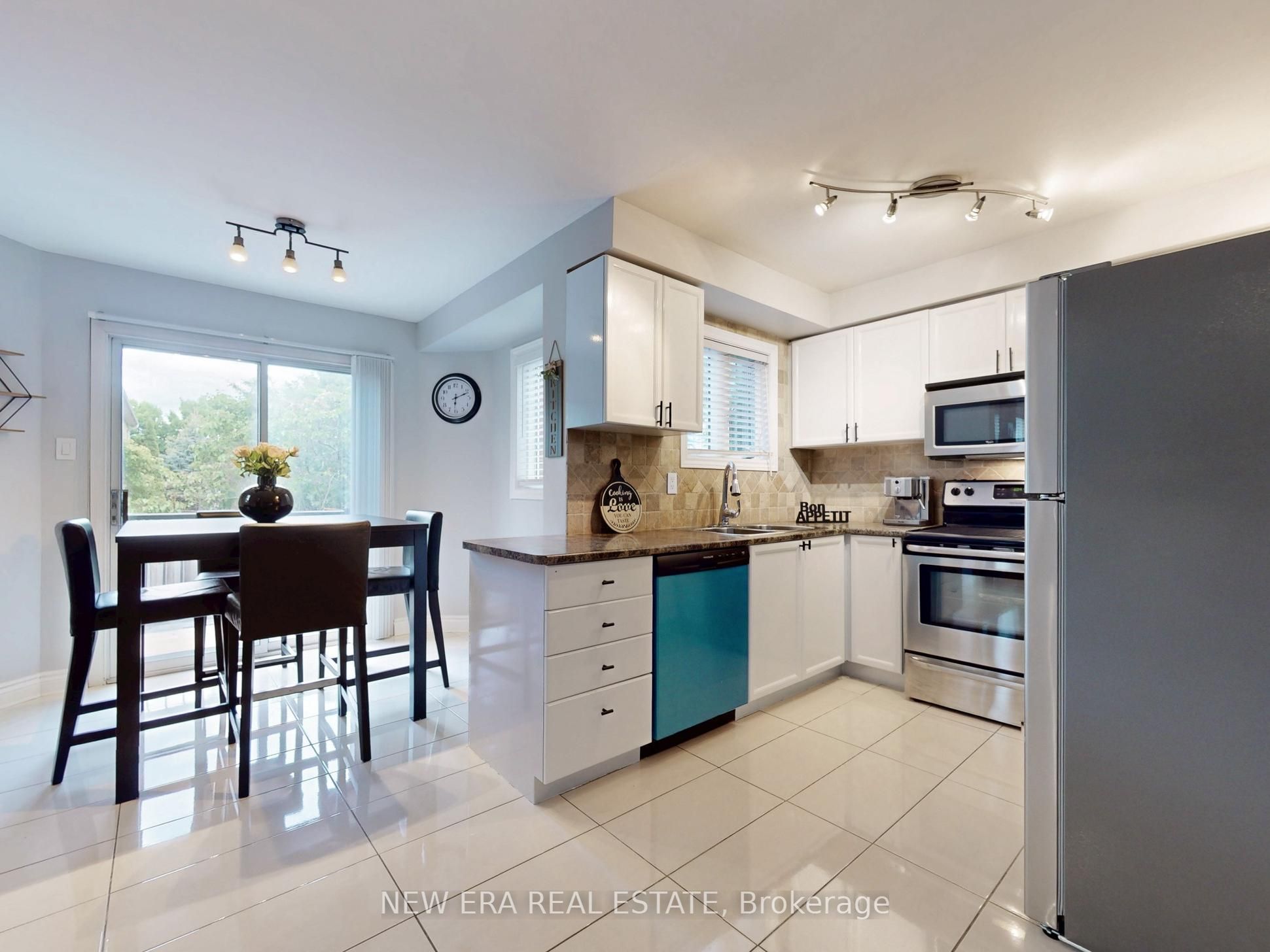 5380 Floral Hill Crescent Property Photo 11
