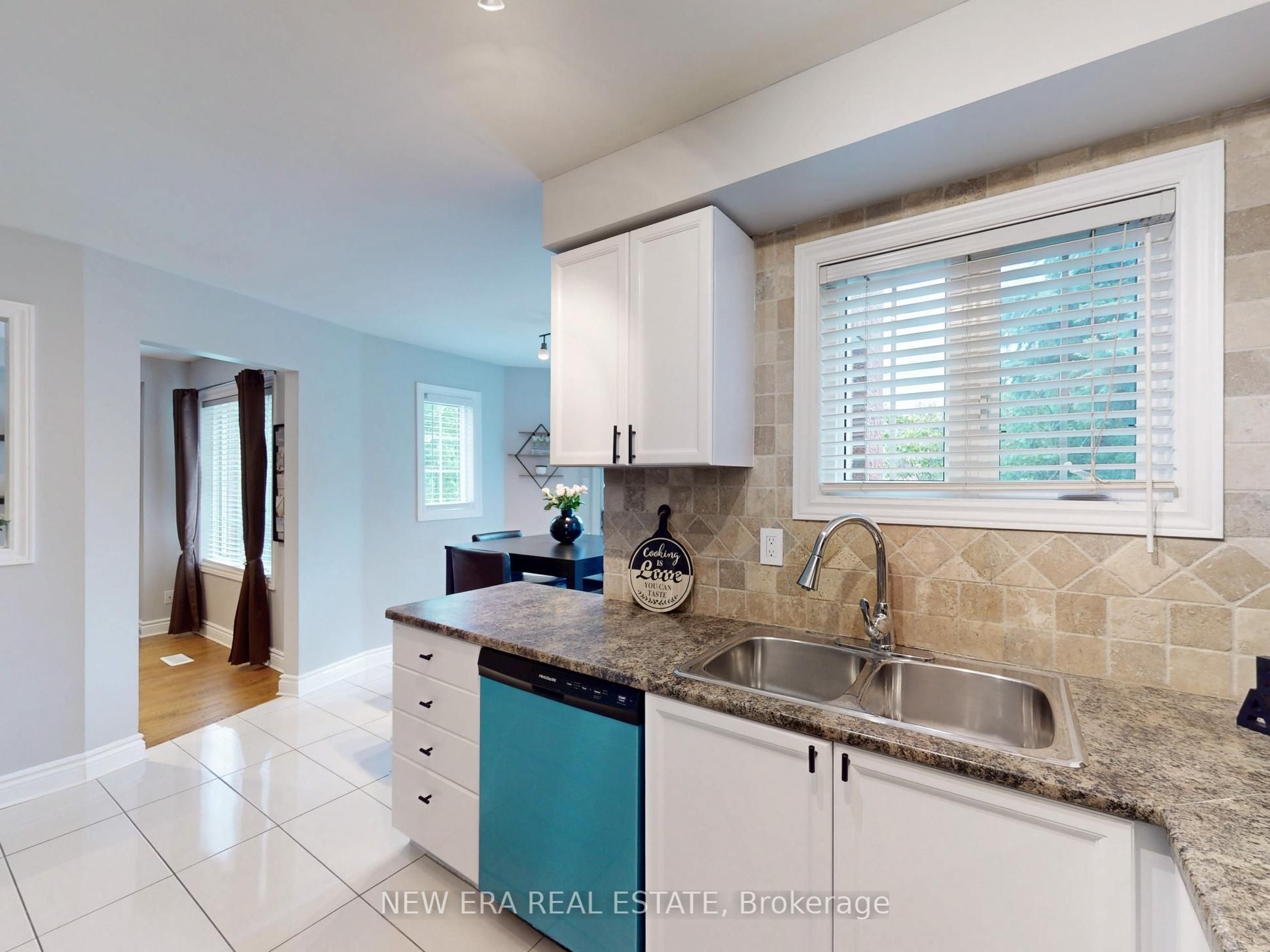 5380 Floral Hill Crescent Property Photo 12