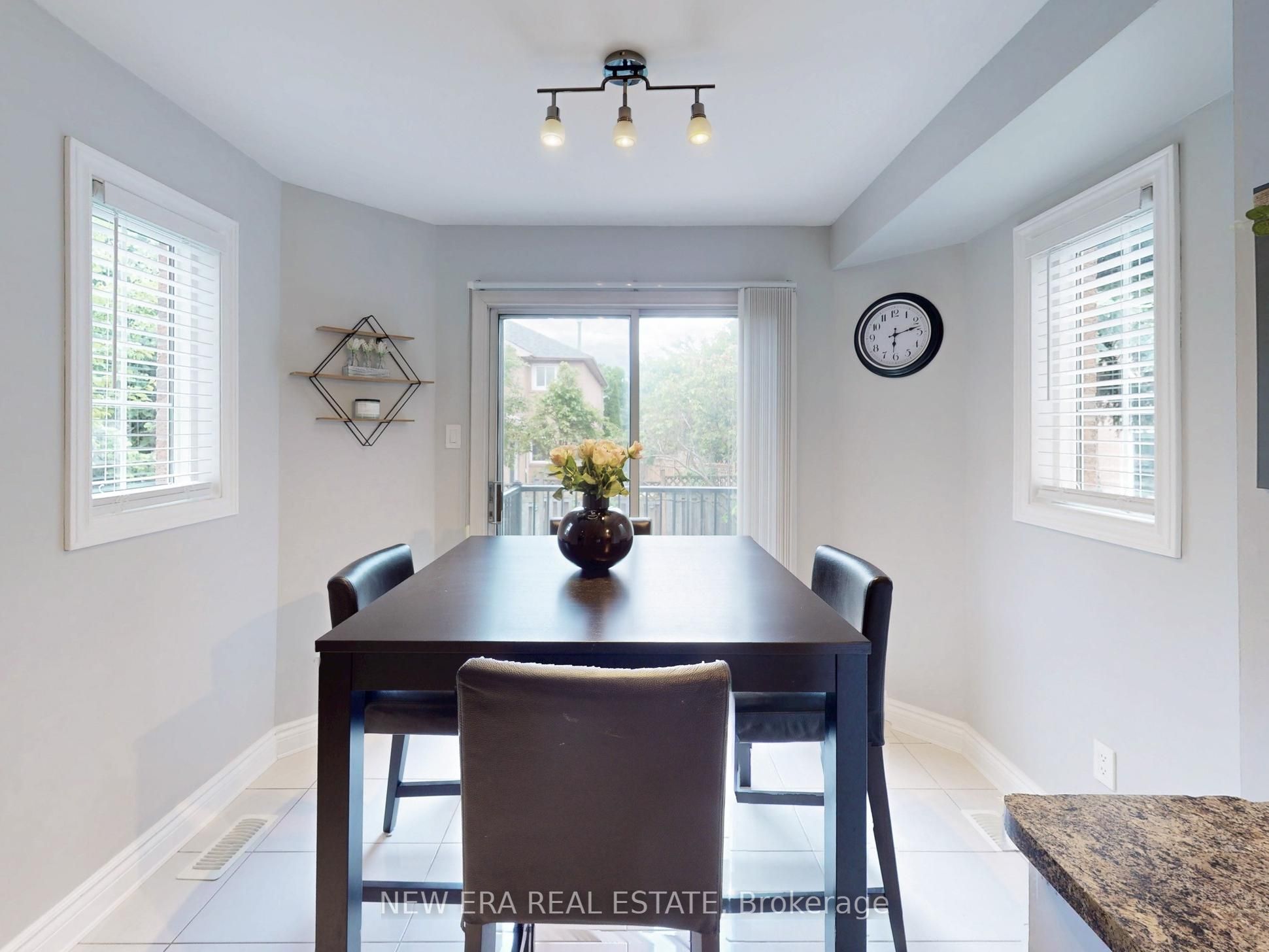 5380 Floral Hill Crescent Property Photo 13