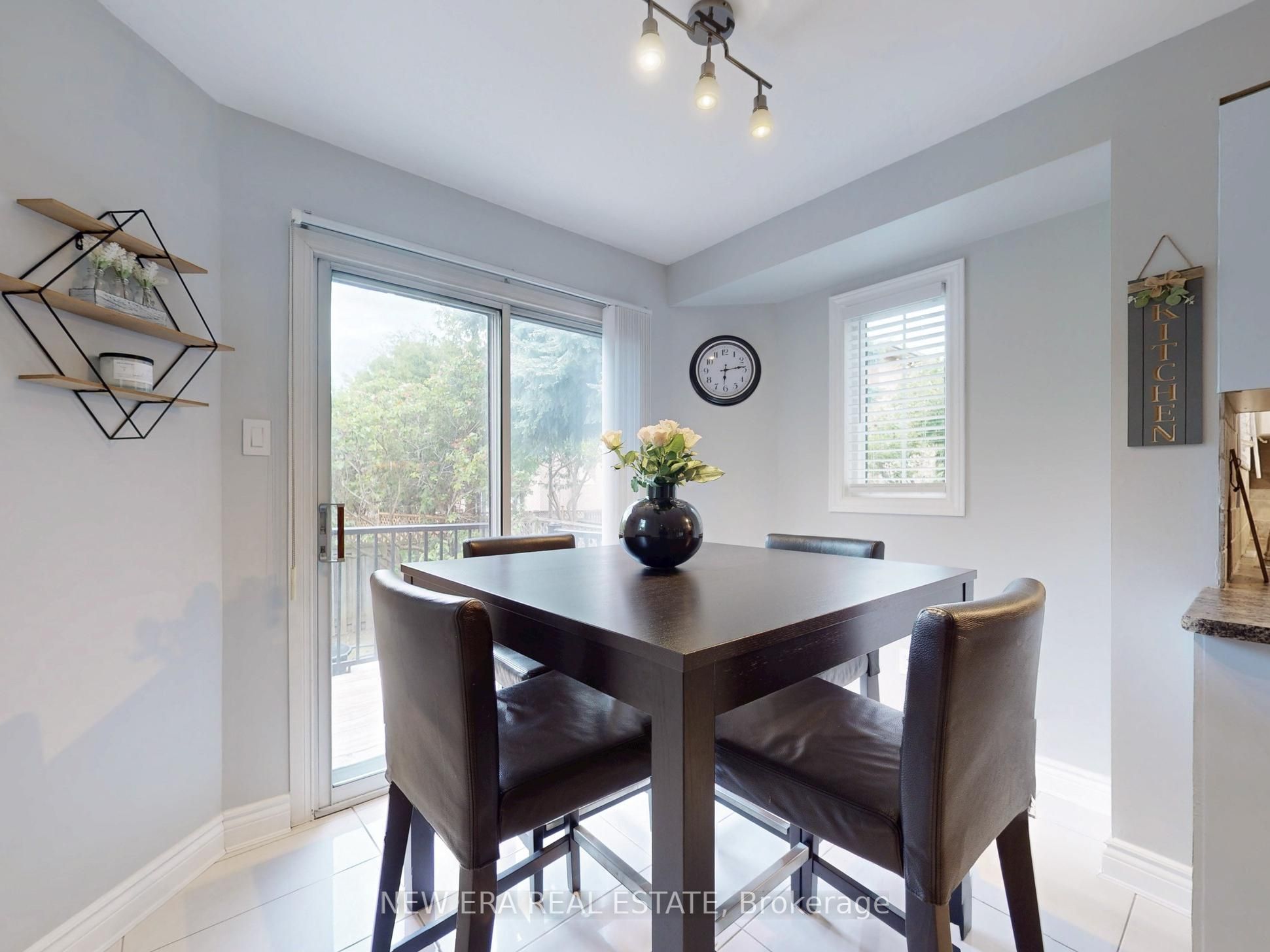 5380 Floral Hill Crescent Property Photo 14