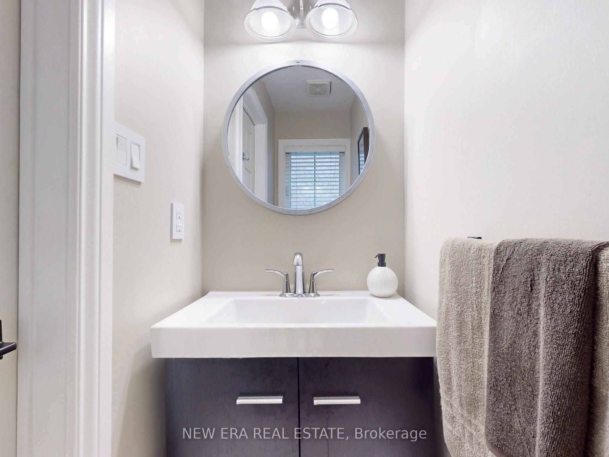 5380 Floral Hill Crescent Property Photo 15