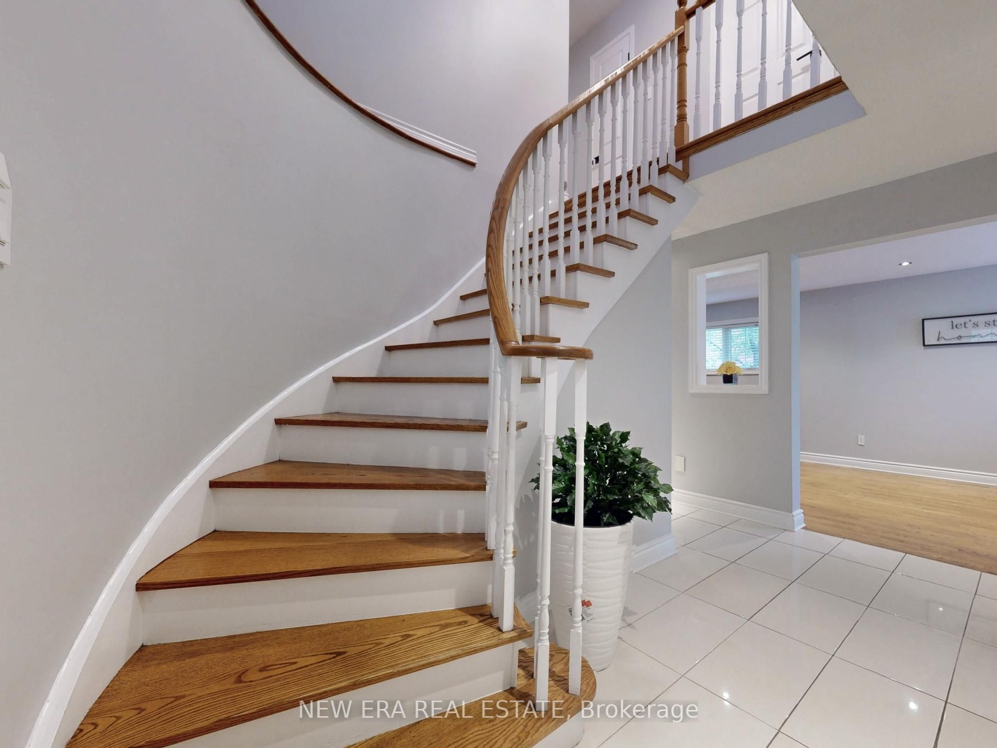 5380 Floral Hill Crescent Property Photo 16