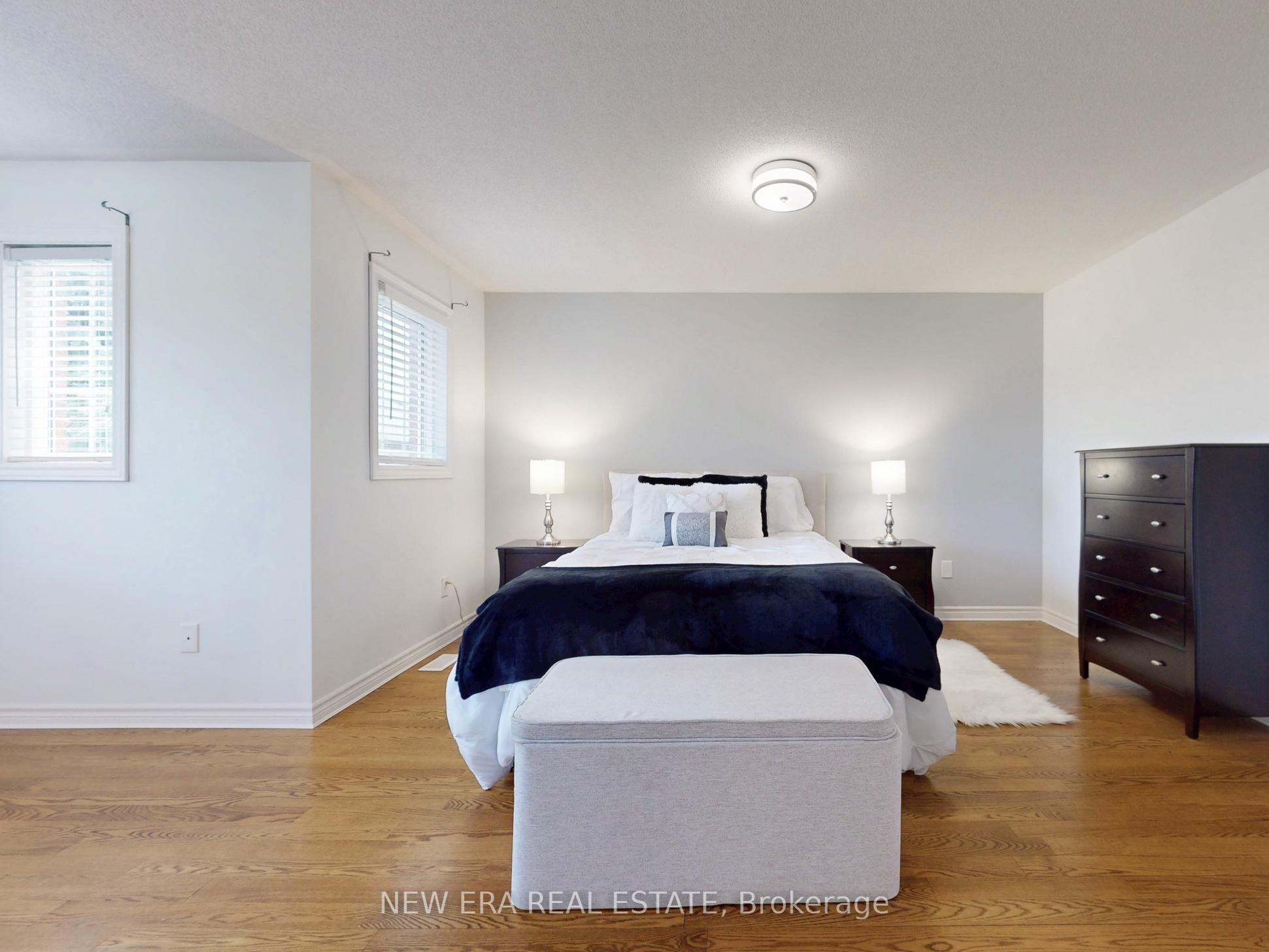 5380 Floral Hill Crescent Property Photo 17