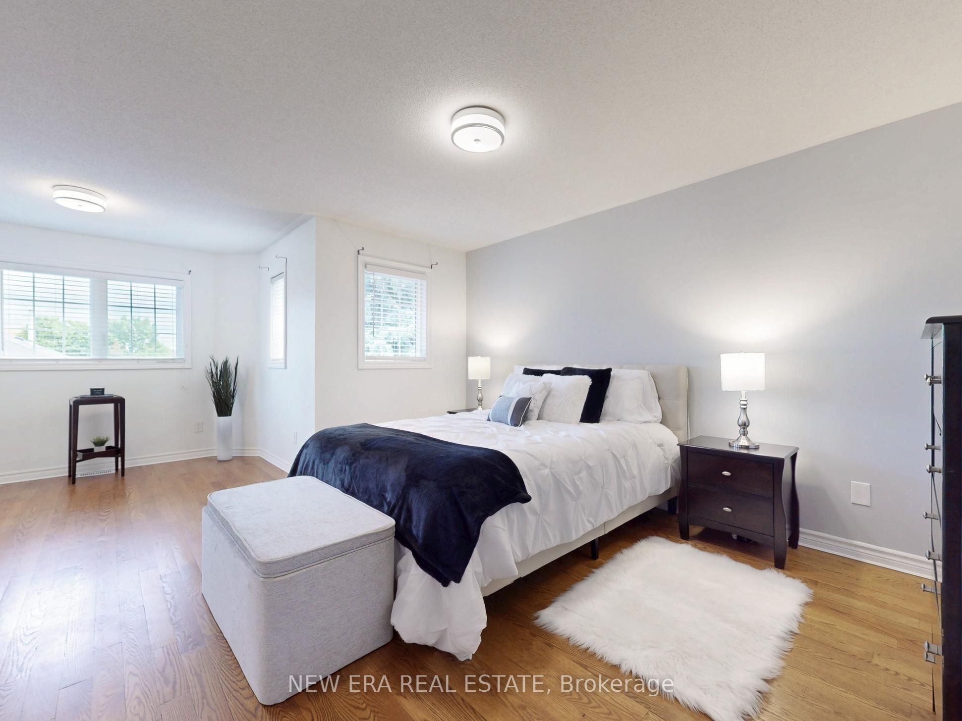 5380 Floral Hill Crescent Property Photo 18