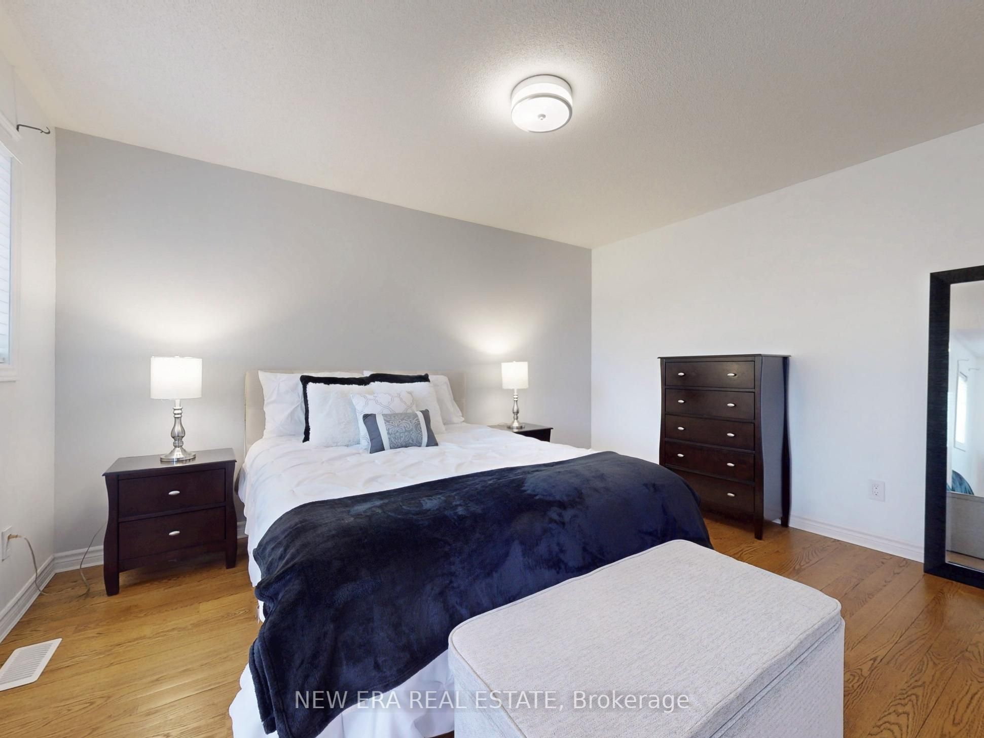 5380 Floral Hill Crescent Property Photo 19