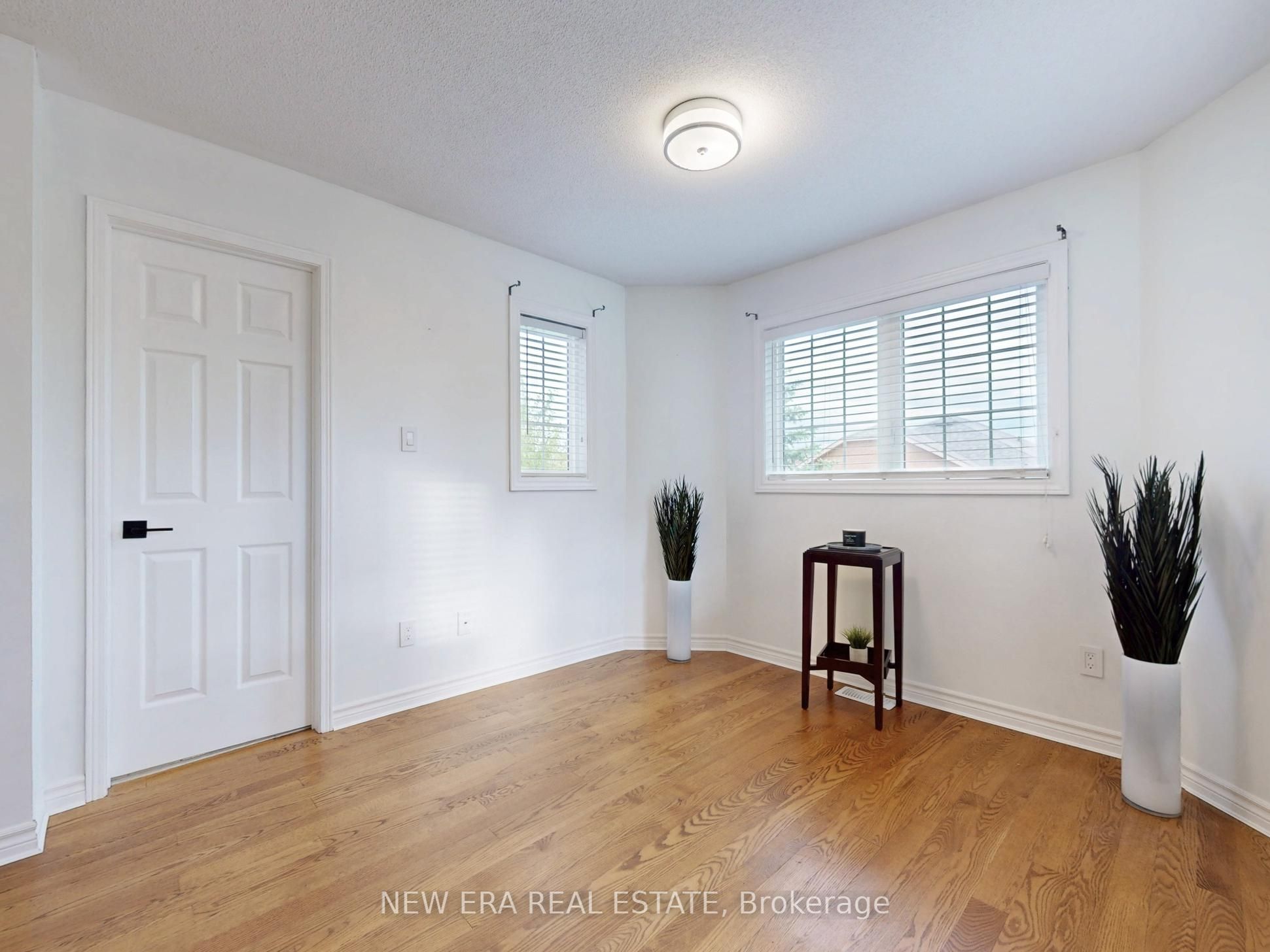 5380 Floral Hill Crescent Property Photo 20