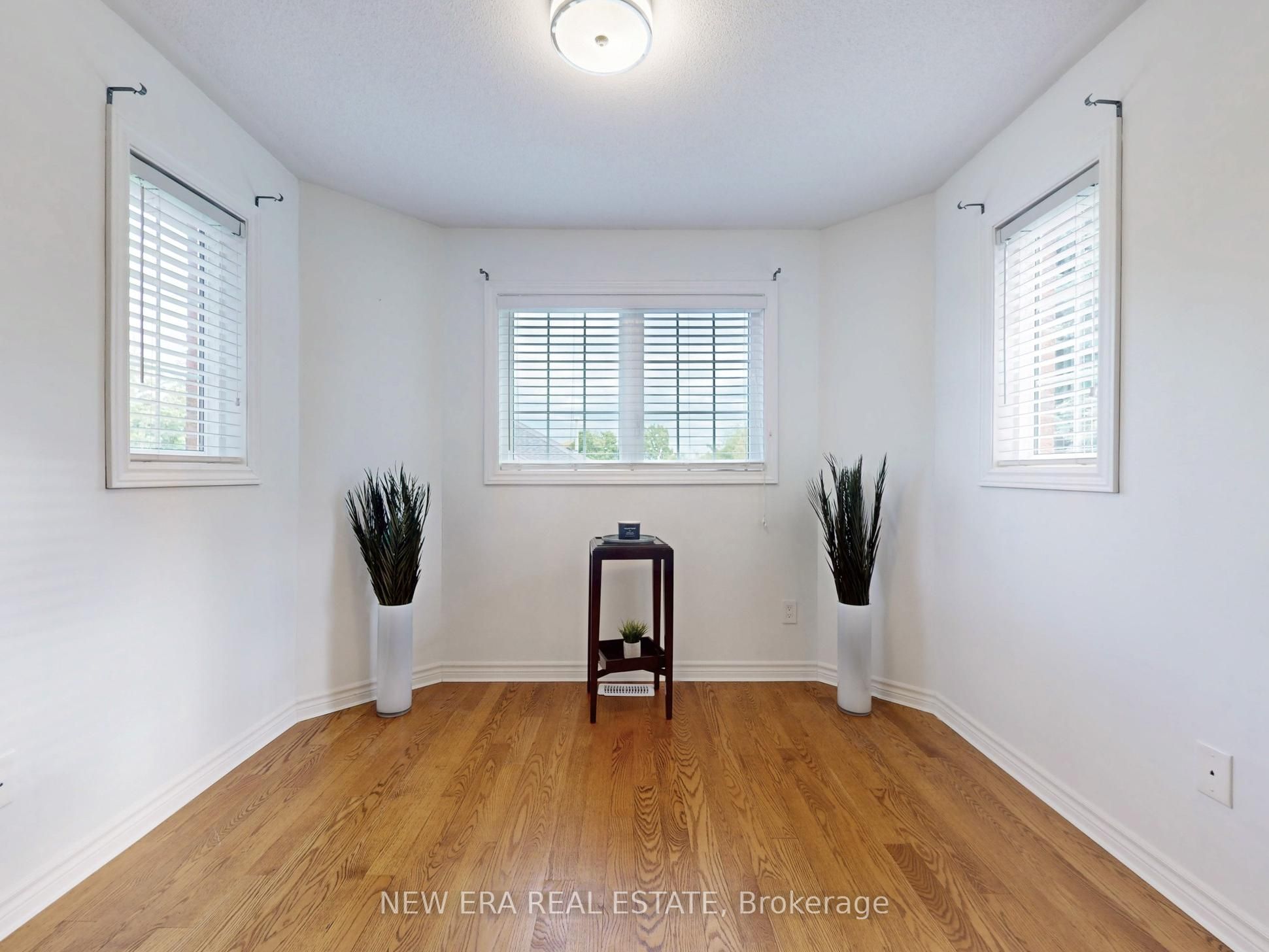 5380 Floral Hill Crescent Property Photo 21