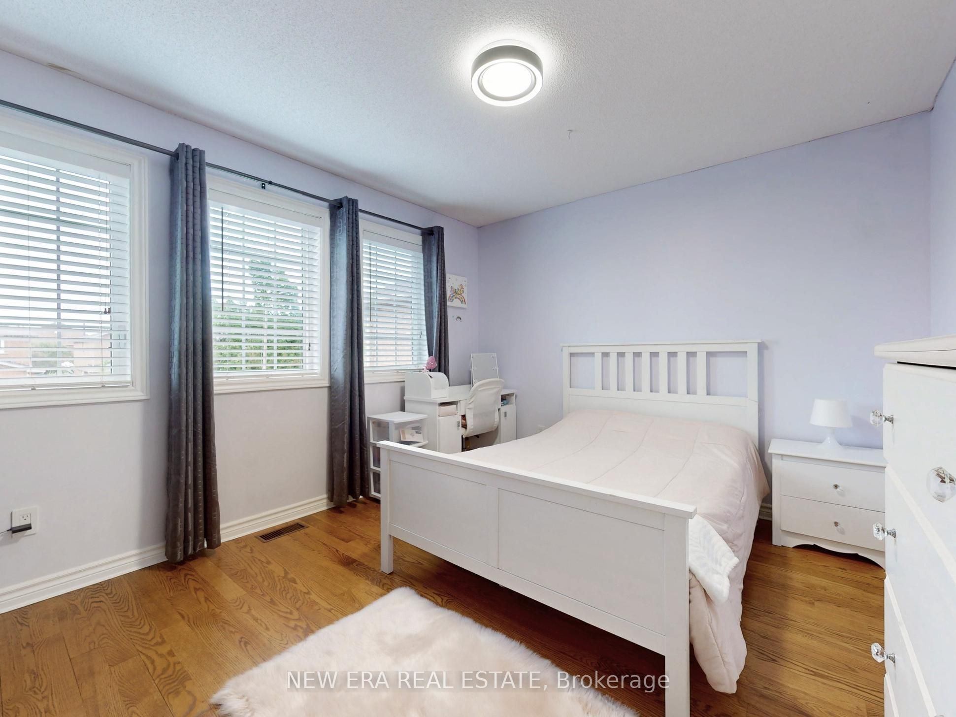 5380 Floral Hill Crescent Property Photo 25