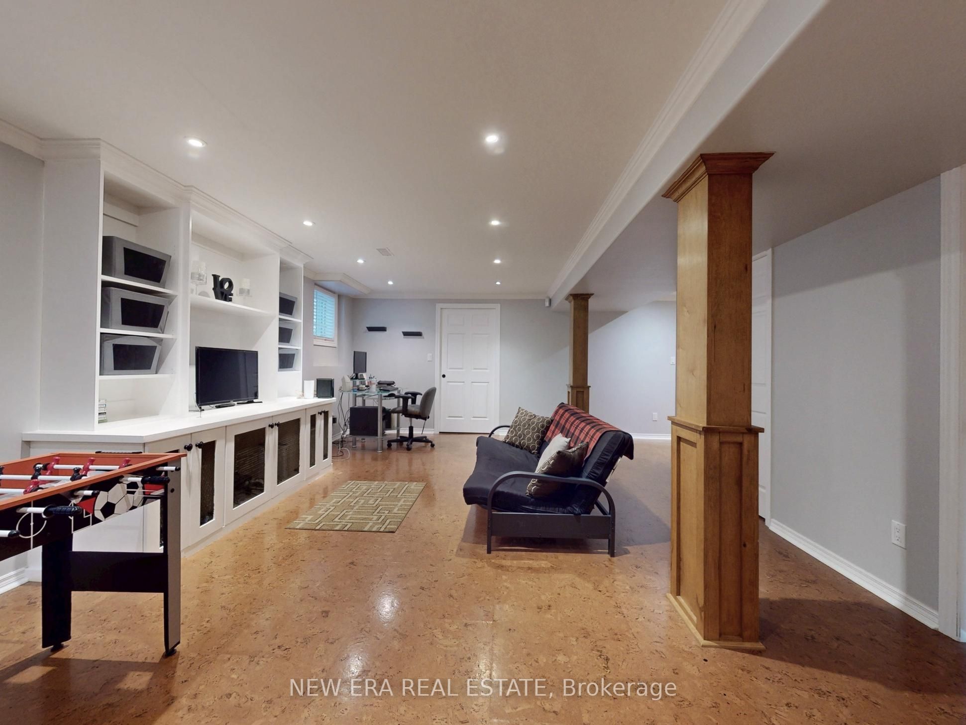 5380 Floral Hill Crescent Property Photo 28