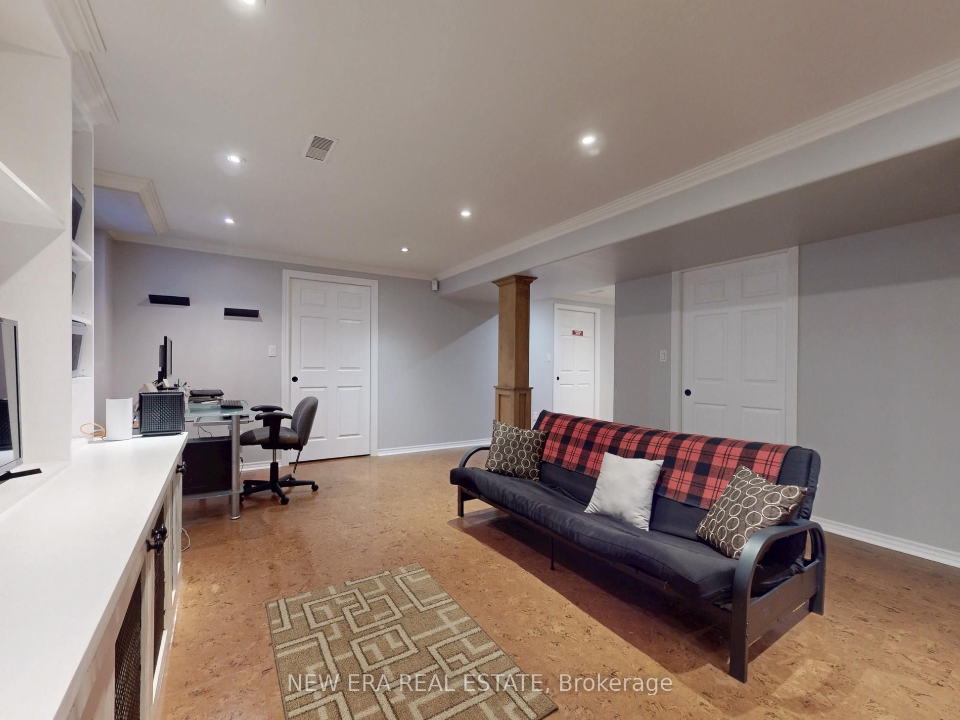 5380 Floral Hill Crescent Property Photo 29