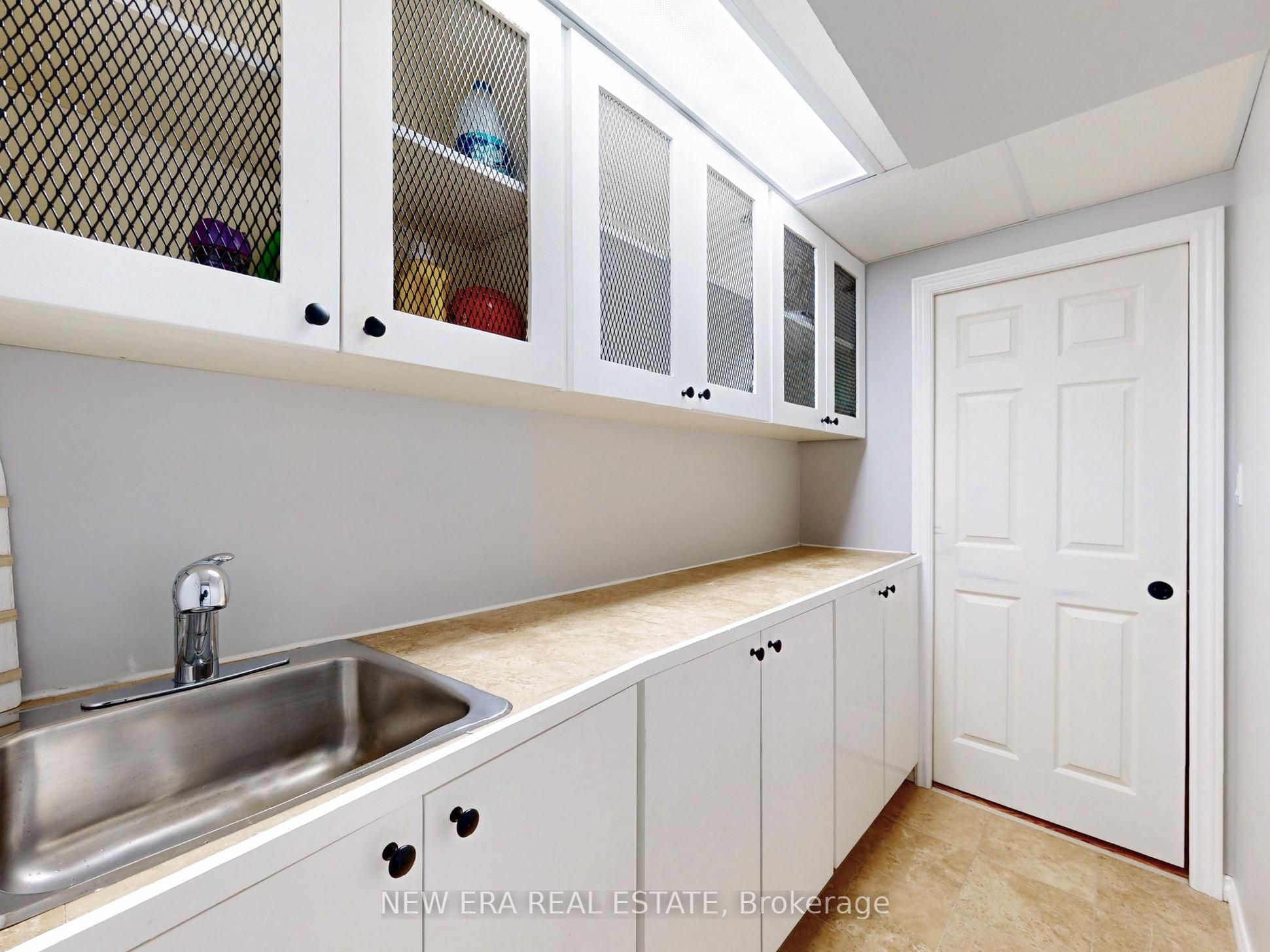 5380 Floral Hill Crescent Property Photo 33