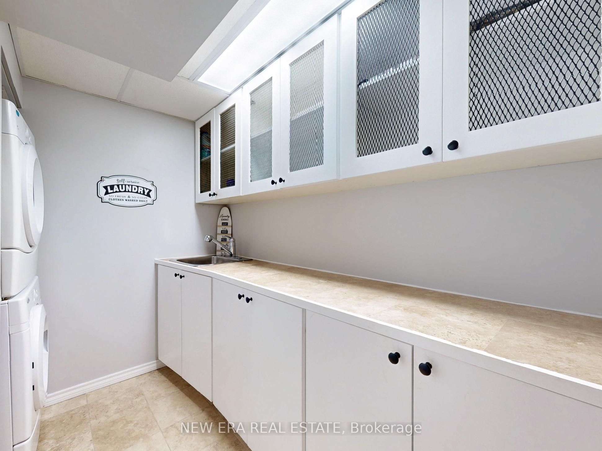 5380 Floral Hill Crescent Property Photo 34