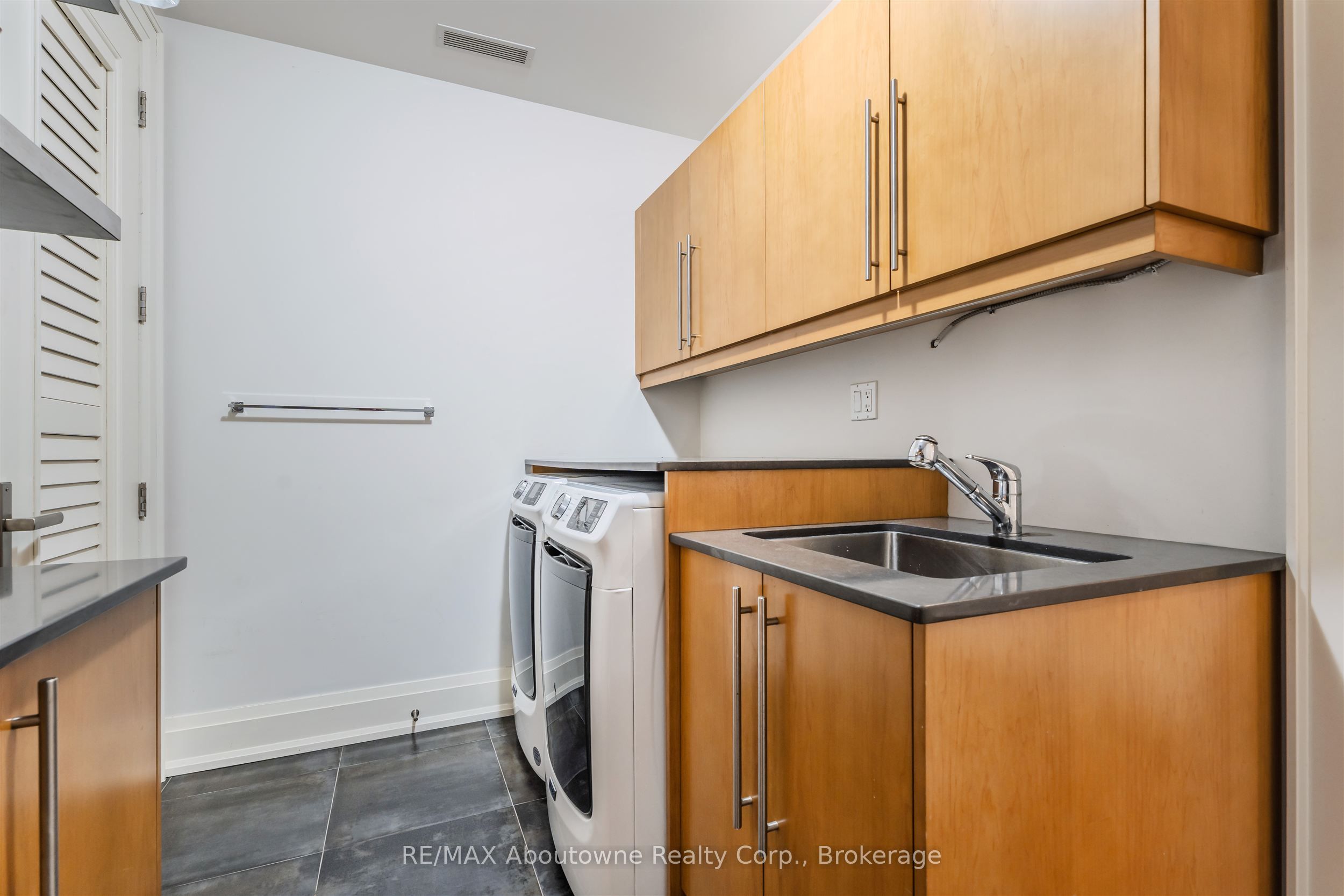 253 Church Street 402 Property Photo 23