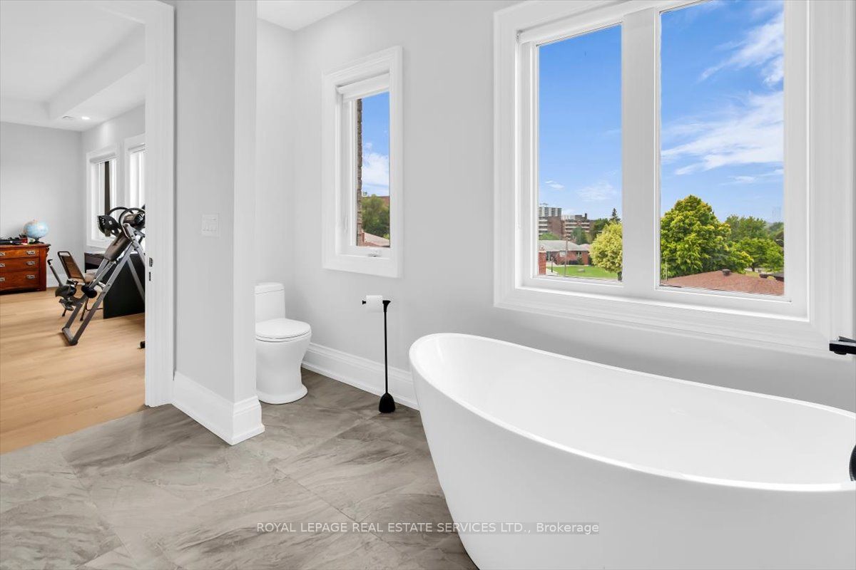 56 Battersea Crescent Property Photo 31
