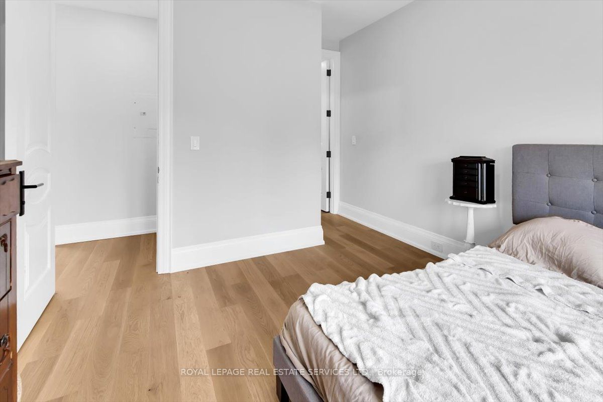56 Battersea Crescent Property Photo 35