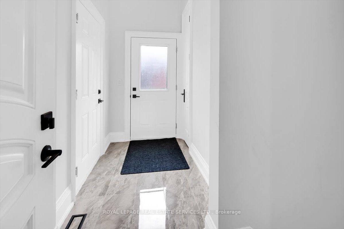 56 Battersea Crescent Property Photo 39