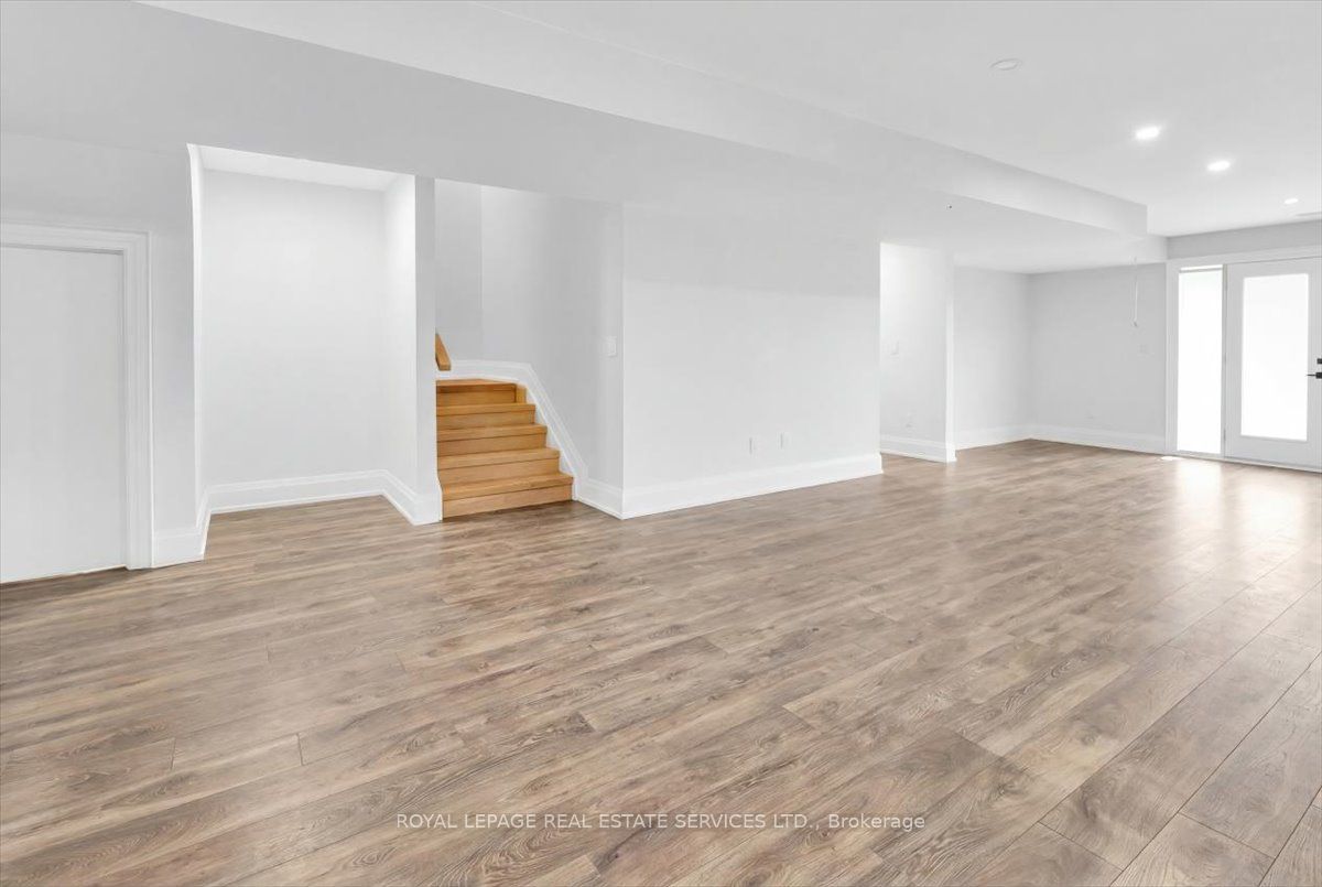 56 Battersea Crescent Property Photo 42