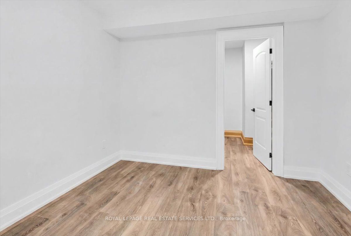 56 Battersea Crescent Property Photo 45