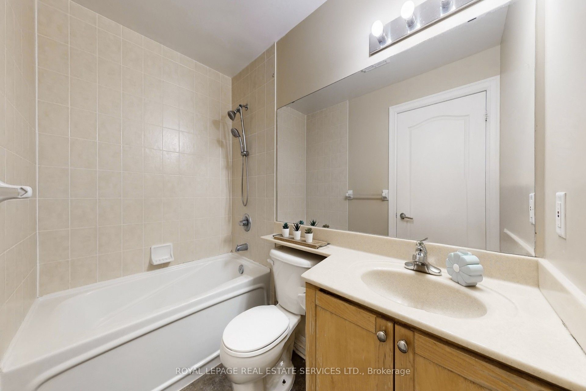1 Elm Drive W 2505 Property Photo 28