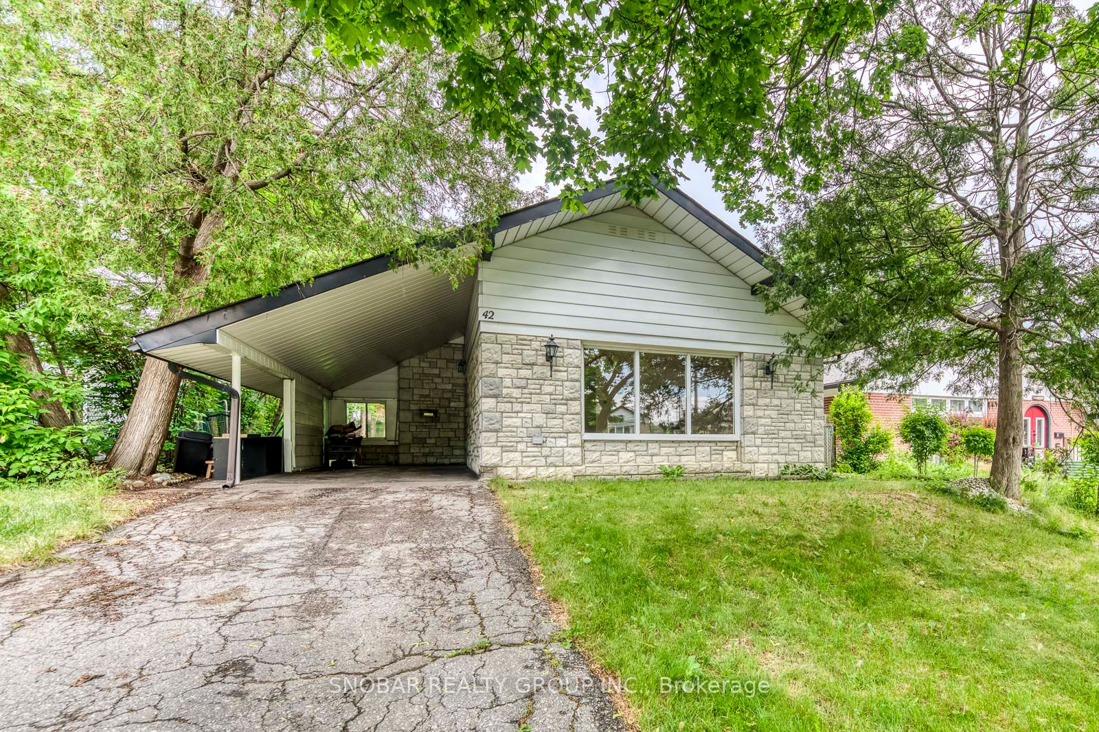 42 Clearbrooke Circle