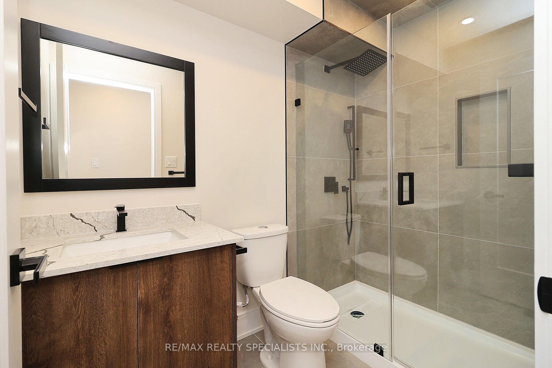 1046 Roosevelt Road Bsmnt Property Photo 8