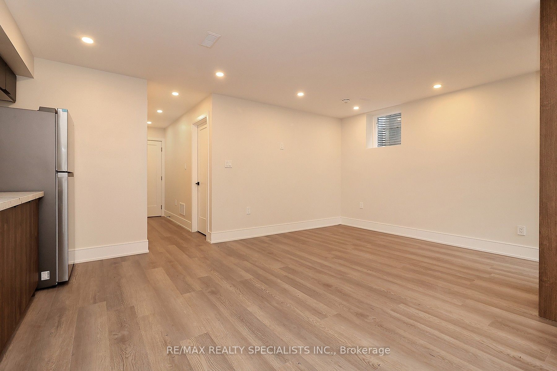 1046 Roosevelt Road Bsmnt Property Photo 12