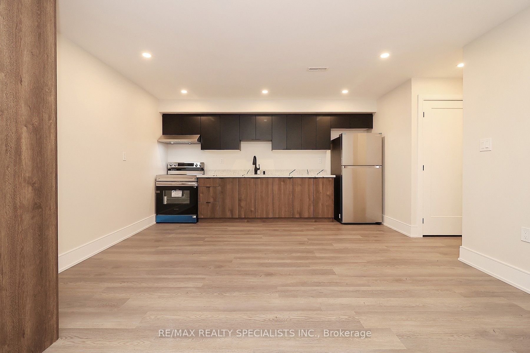 1046 Roosevelt Road Bsmnt Property Photo 13