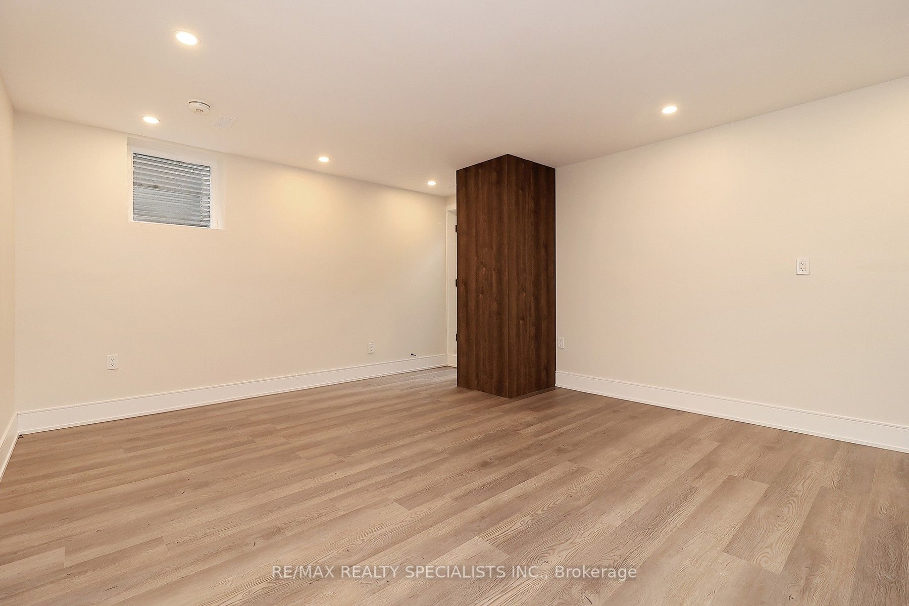 1046 Roosevelt Road Bsmnt Property Photo 14