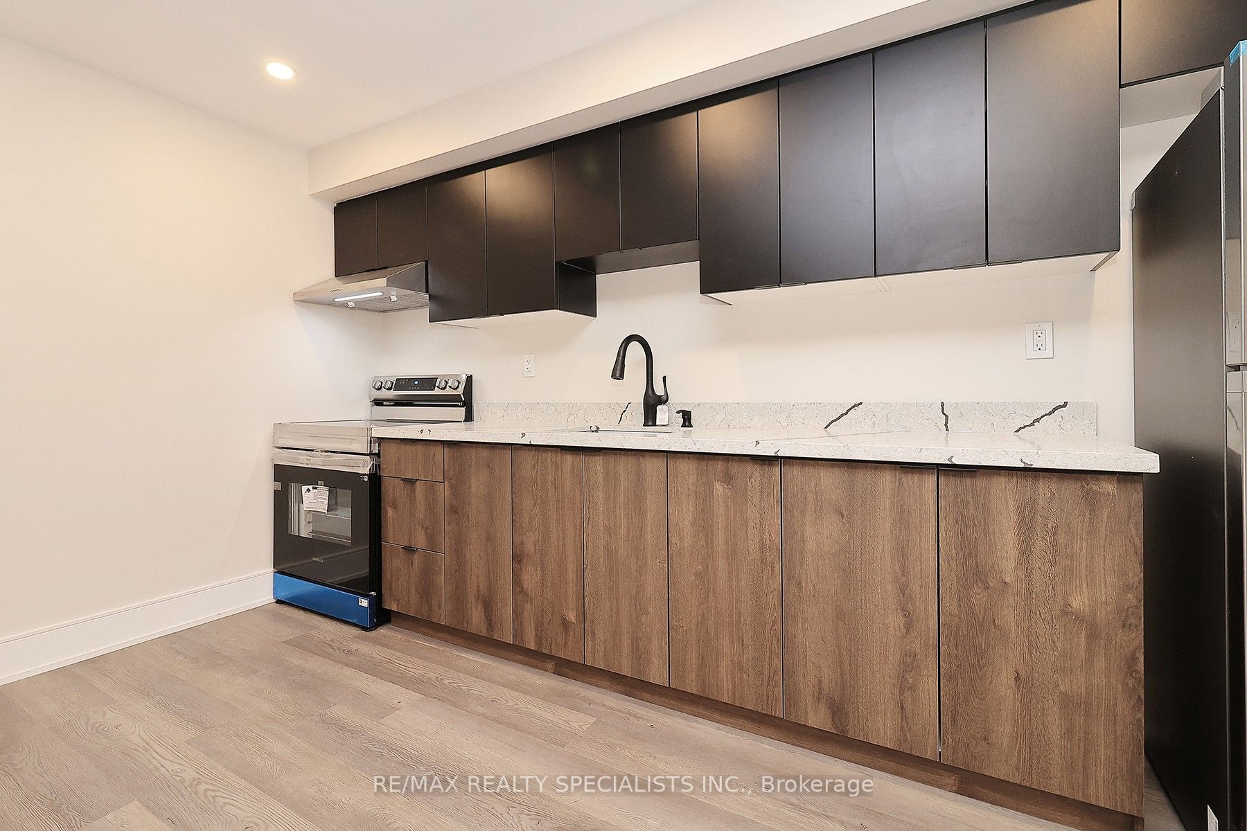 1046 Roosevelt Road Bsmnt Property Photo 15