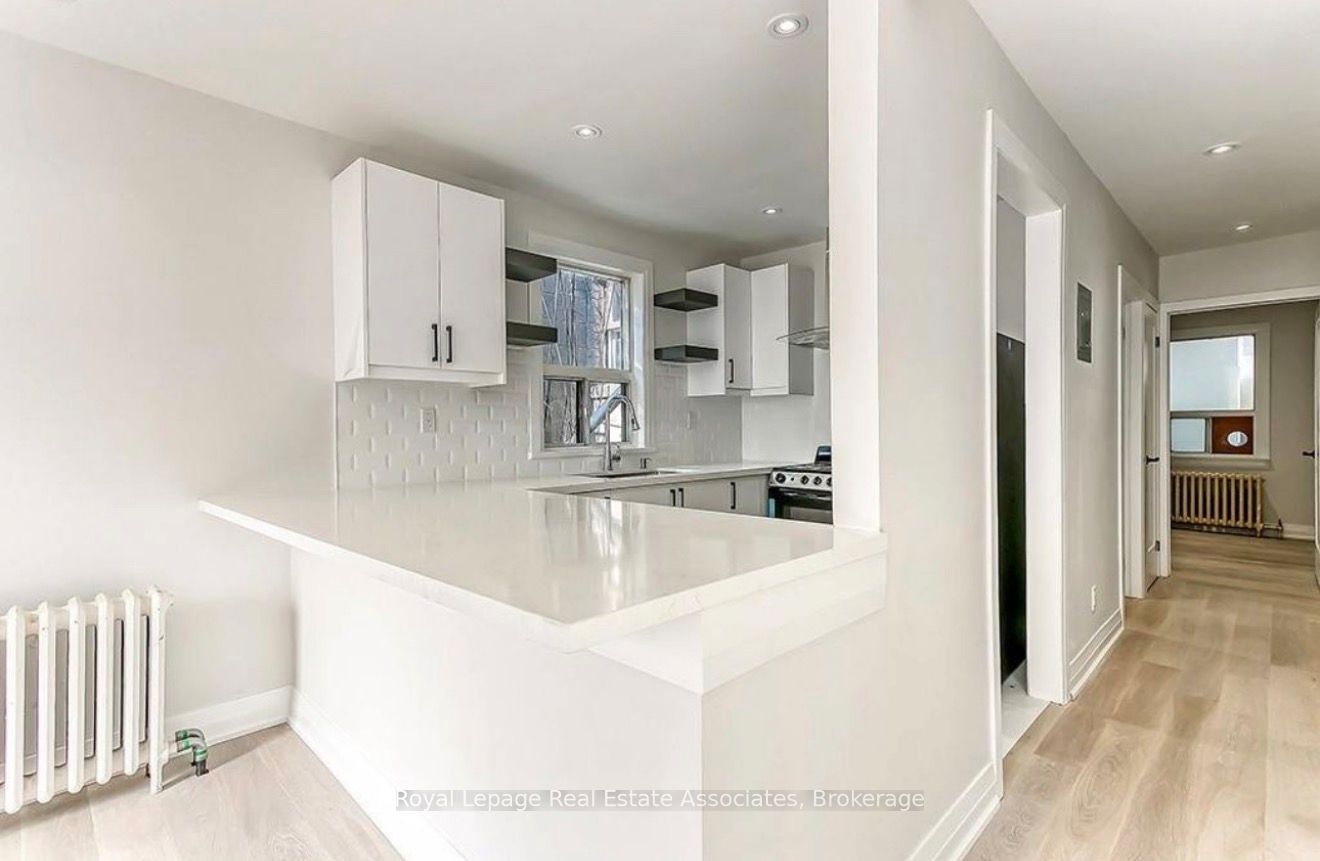 237 Lakeshore Road E 2 Property Photo 5