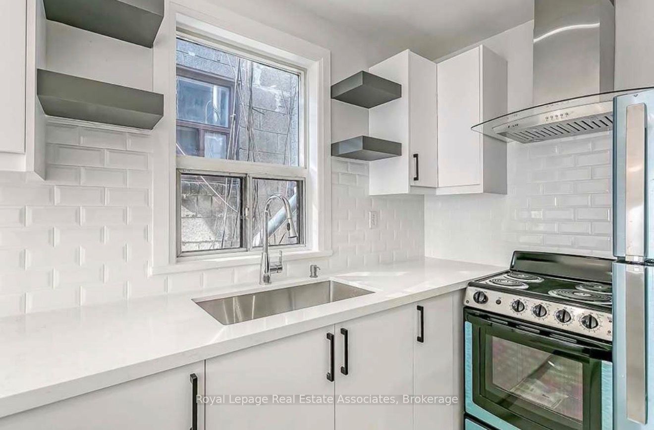 237 Lakeshore Road E 2 Property Photo 6