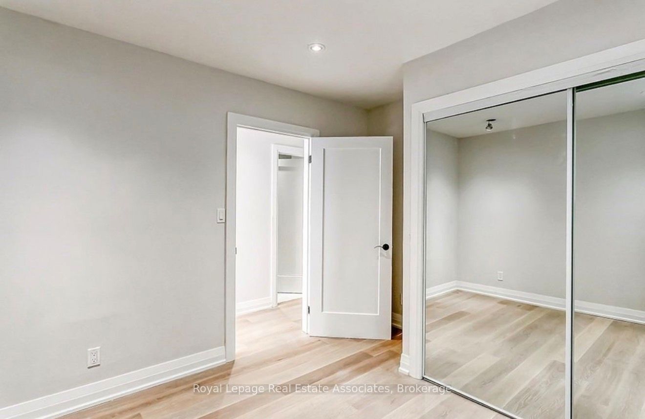 237 Lakeshore Road E 2 Property Photo 7